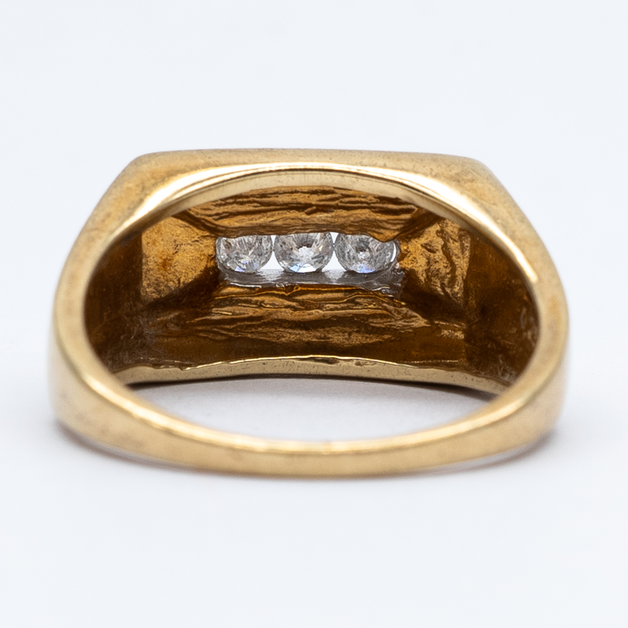 A 9ct yellow gold diamond signet ring - Image 2 of 5