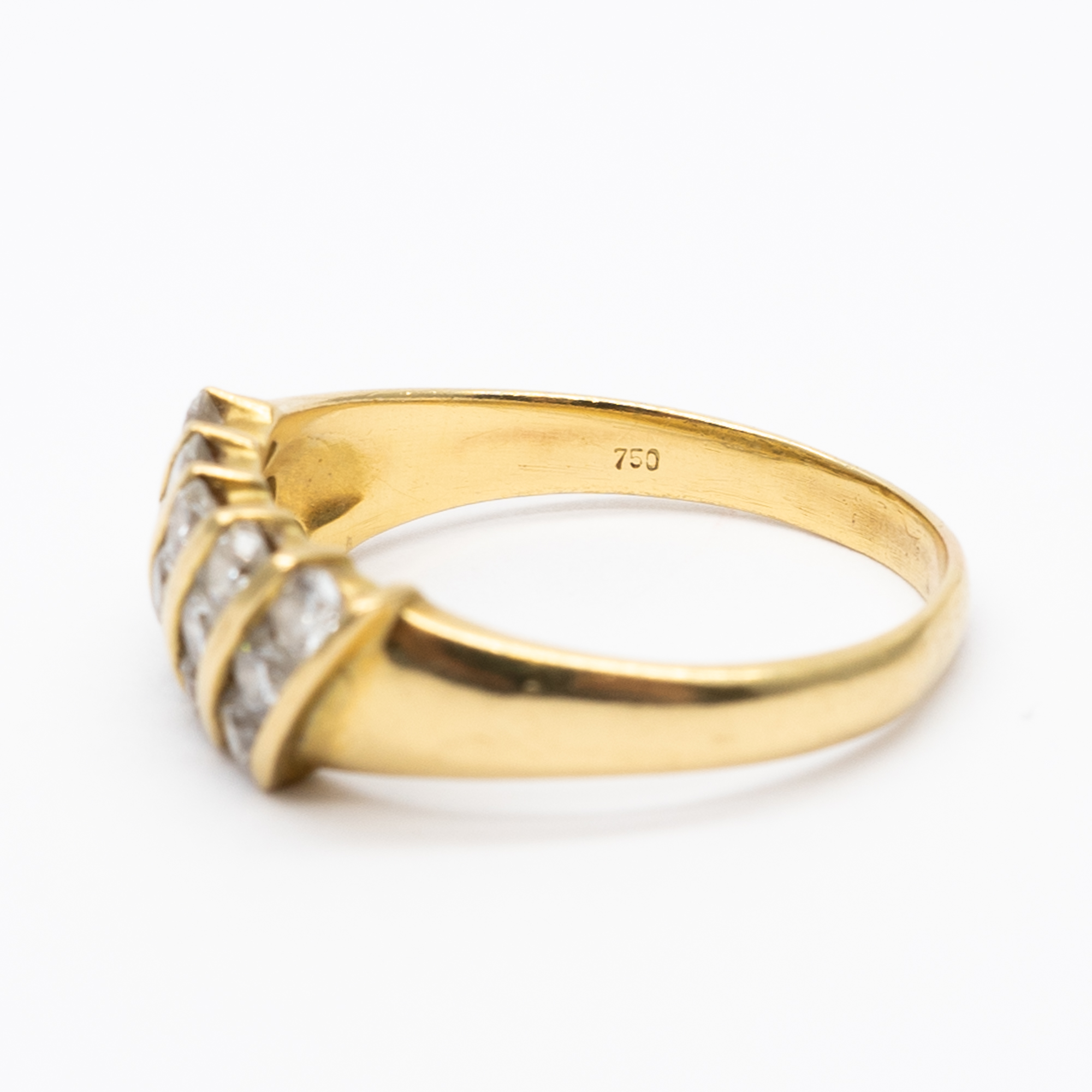 An 18ct yellow gold diamond ring - Image 6 of 6