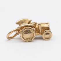 A 9ct yellow gold tractor charm
