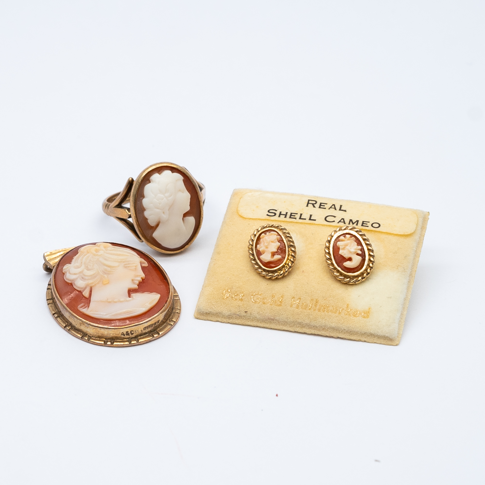 A 9ct yellow gold Cameo set - Image 2 of 4