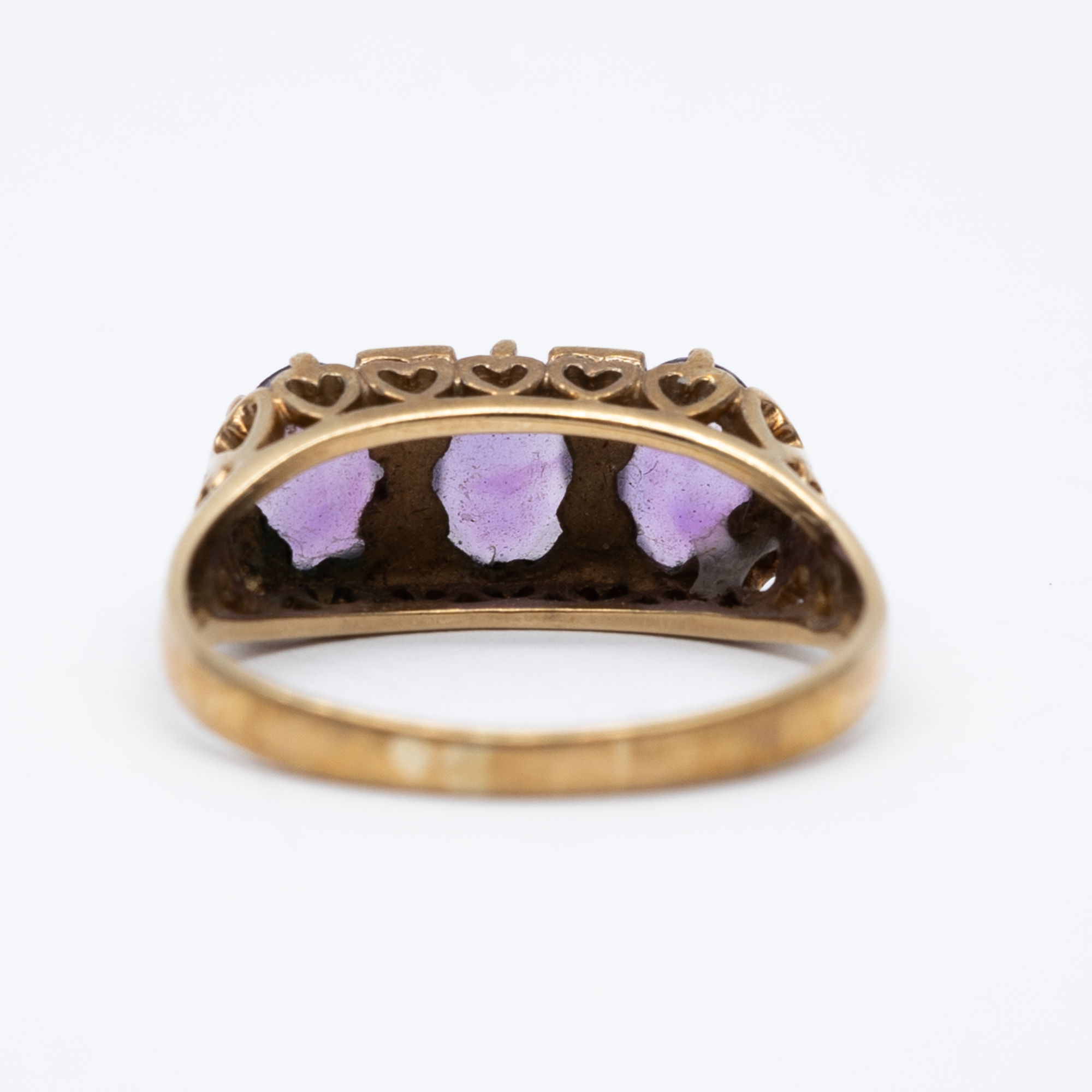 A 9ct yellow gold 3 stone amethyst ring - Image 3 of 6