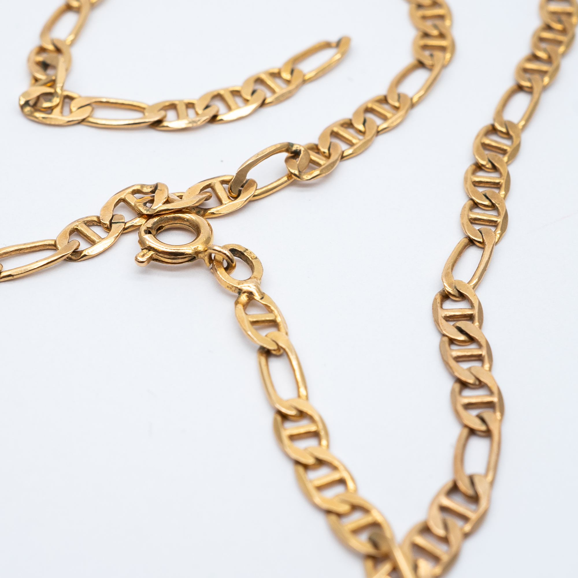 A 9ct yellow gold anchor curb chain - Image 3 of 5