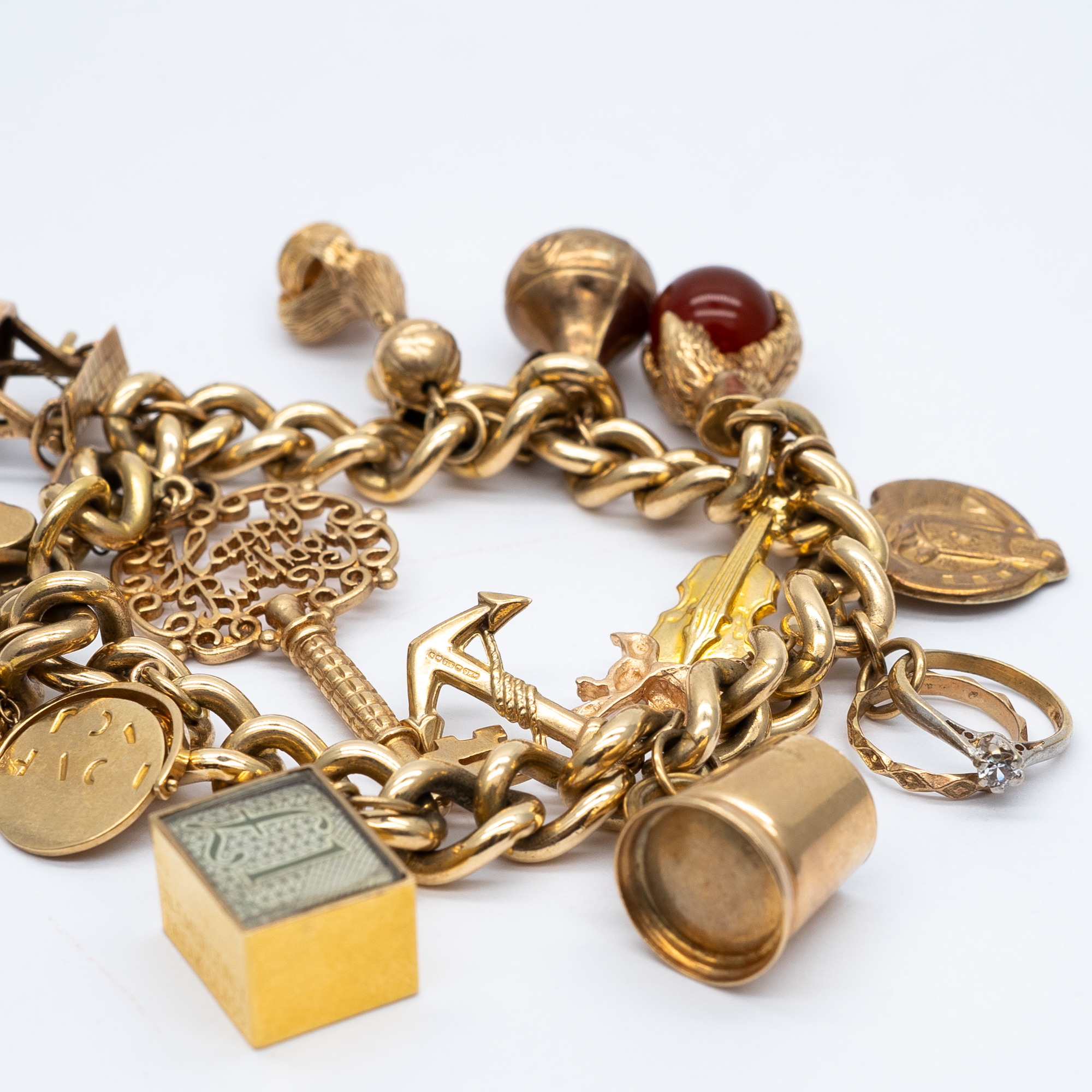 A 9ct yellow gold charm bracelet - Image 4 of 8