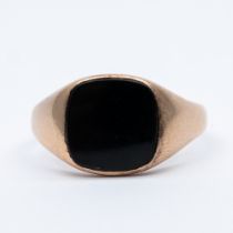 A 9ct yellow gold black onyx dress ring