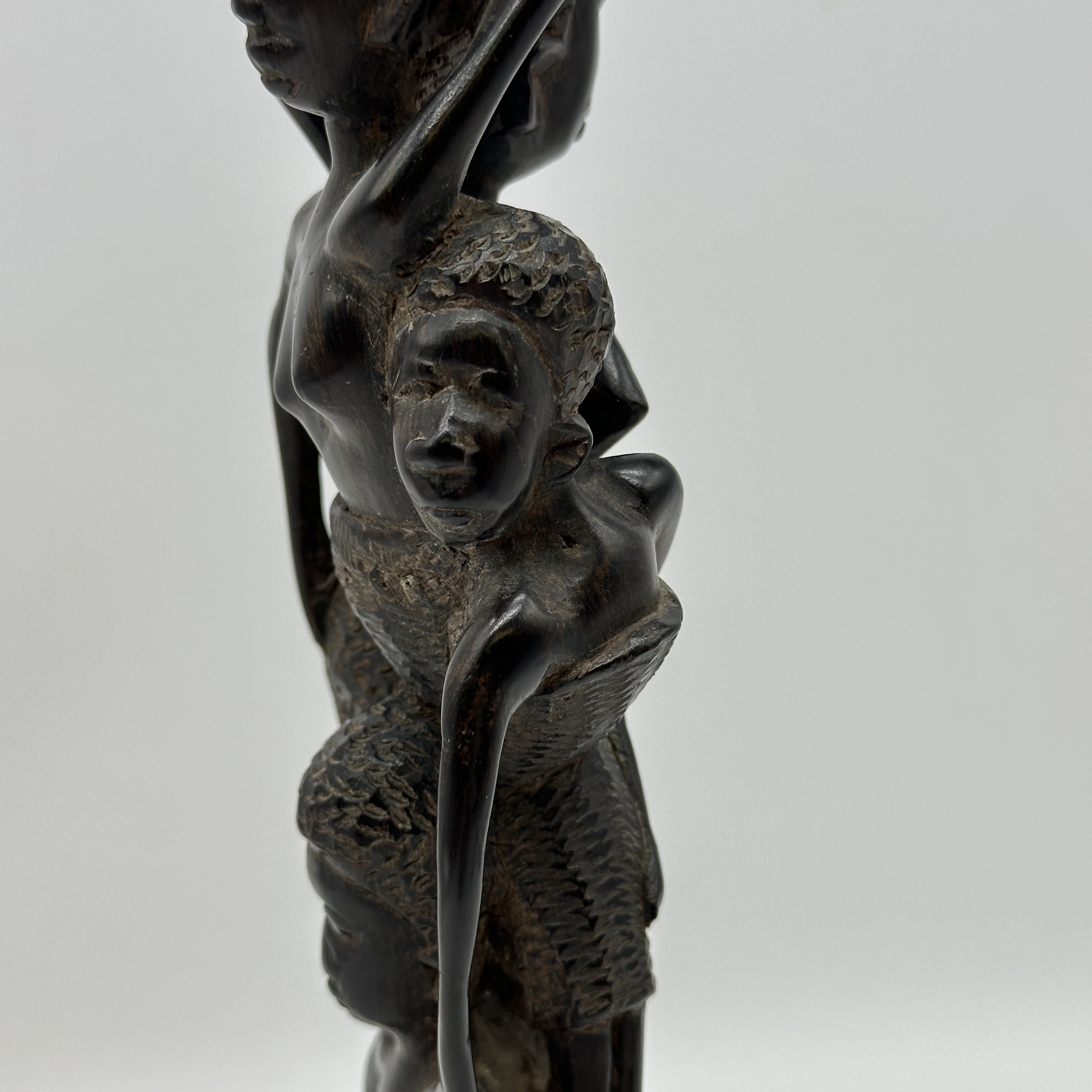 A vintage African carved figure - Image 6 of 6