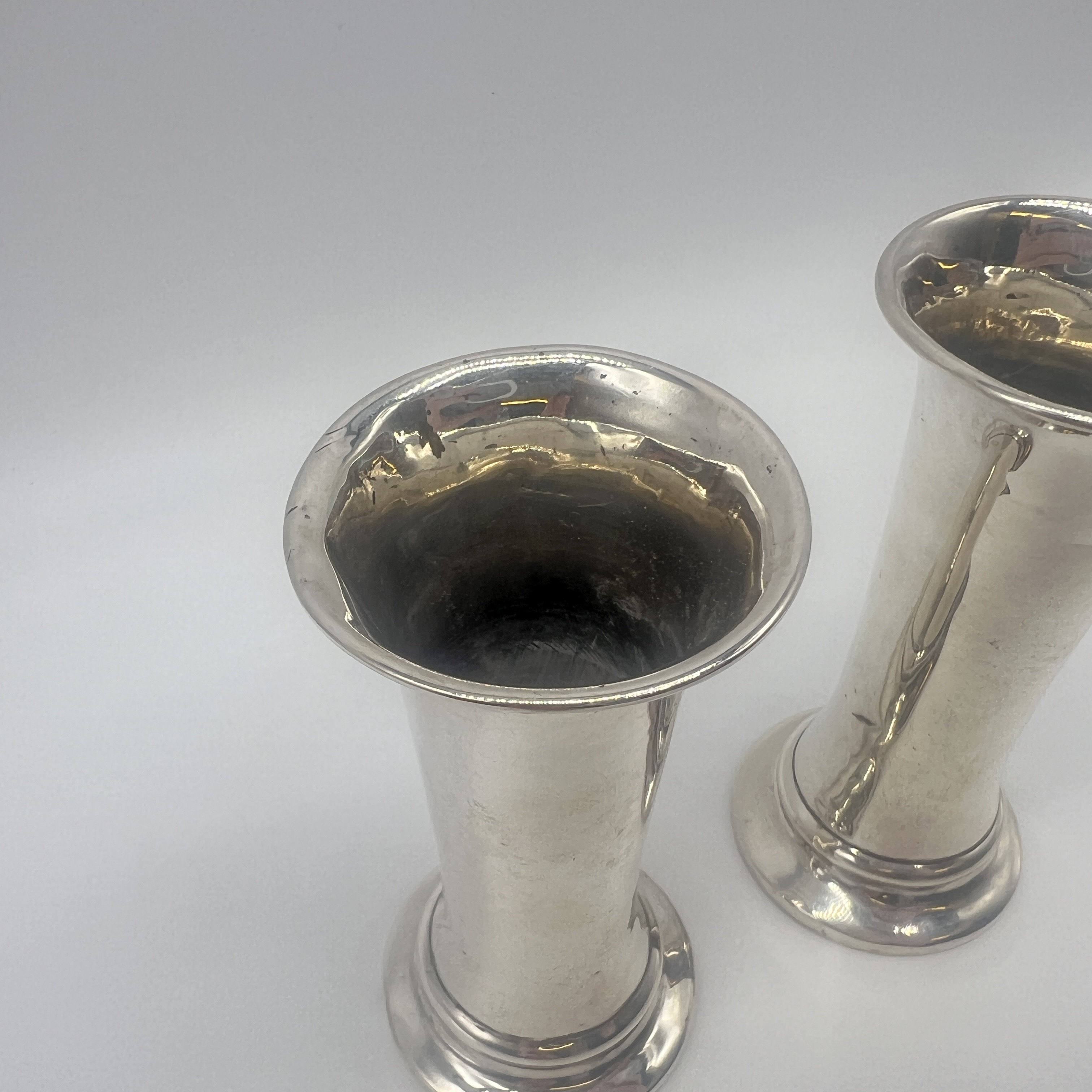 2x silver vases - Image 2 of 4