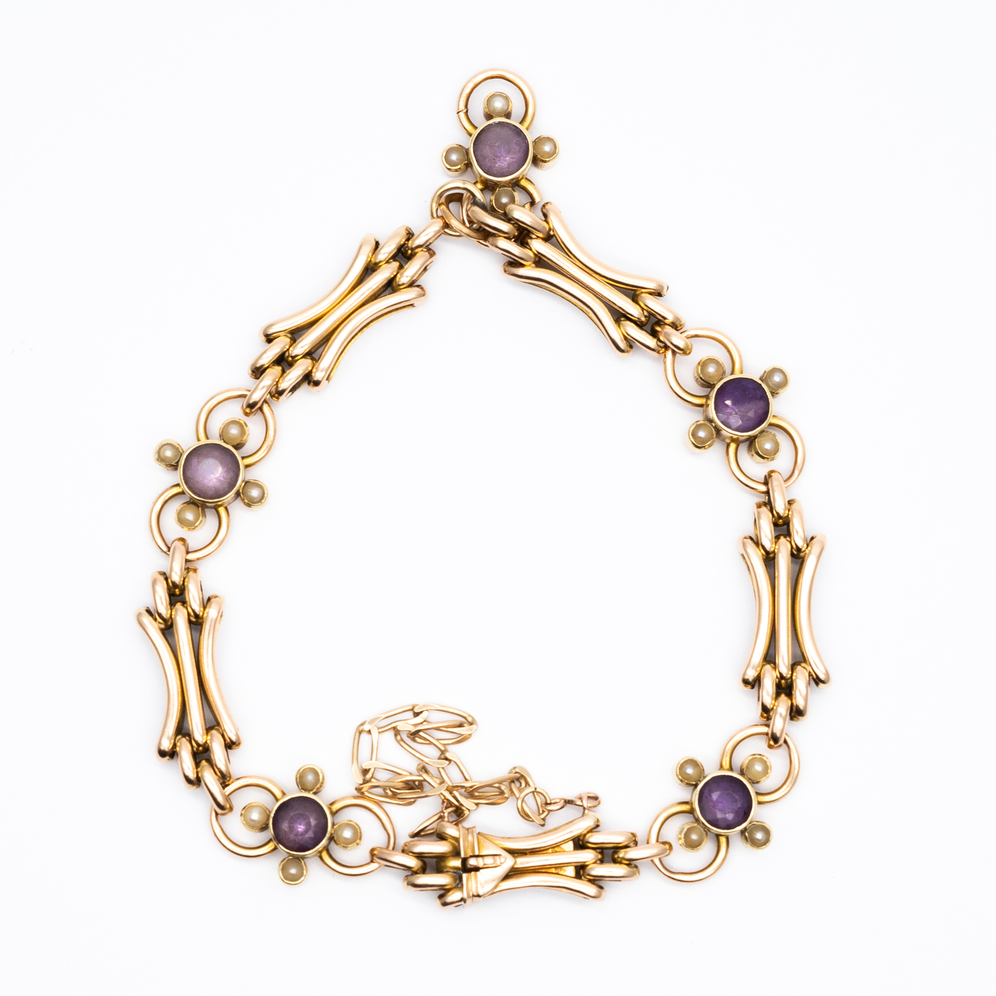 A 9ct yellow gold victorian gate bracelet