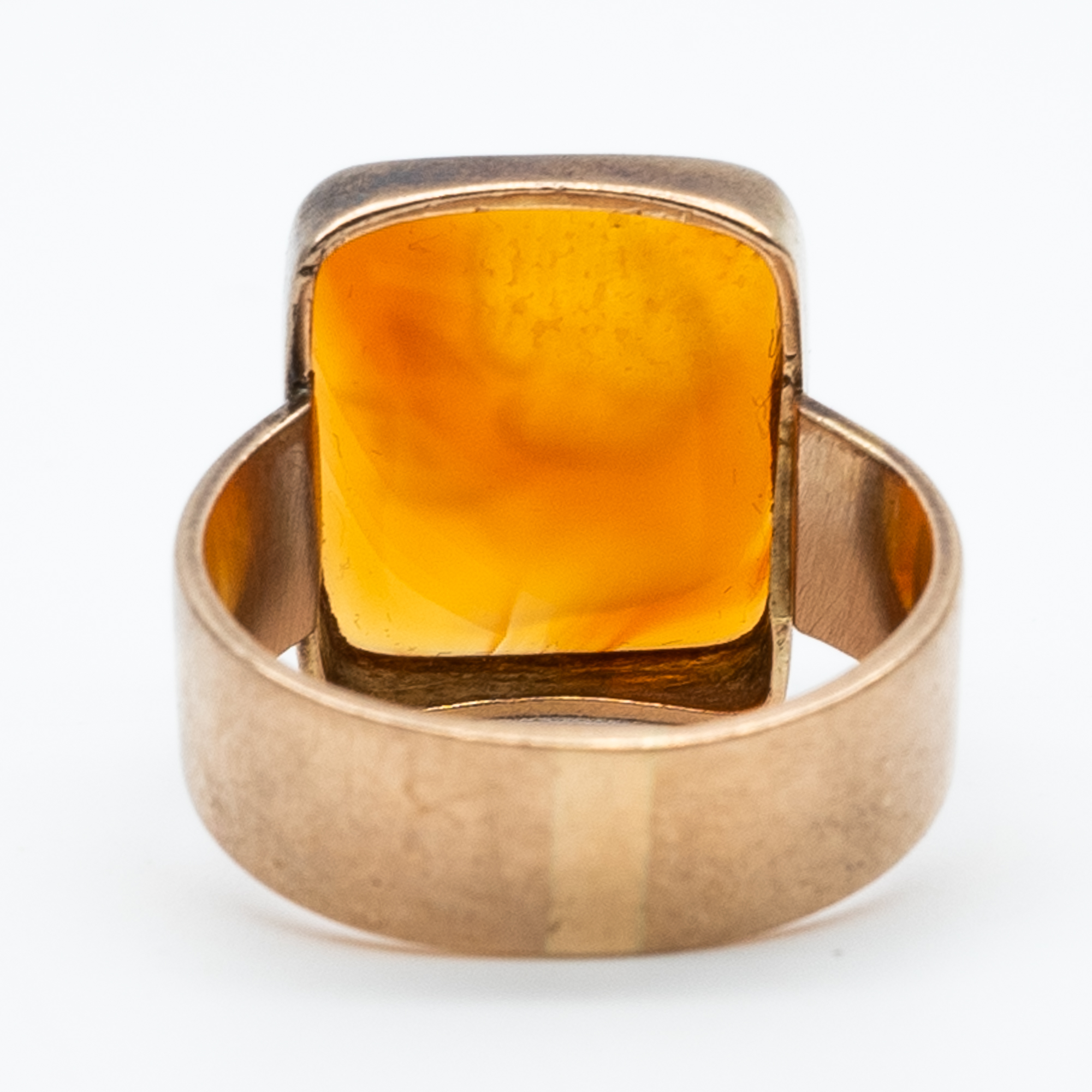 A vintage 9ct yellow gold cornelian gents dress ring - Image 2 of 4