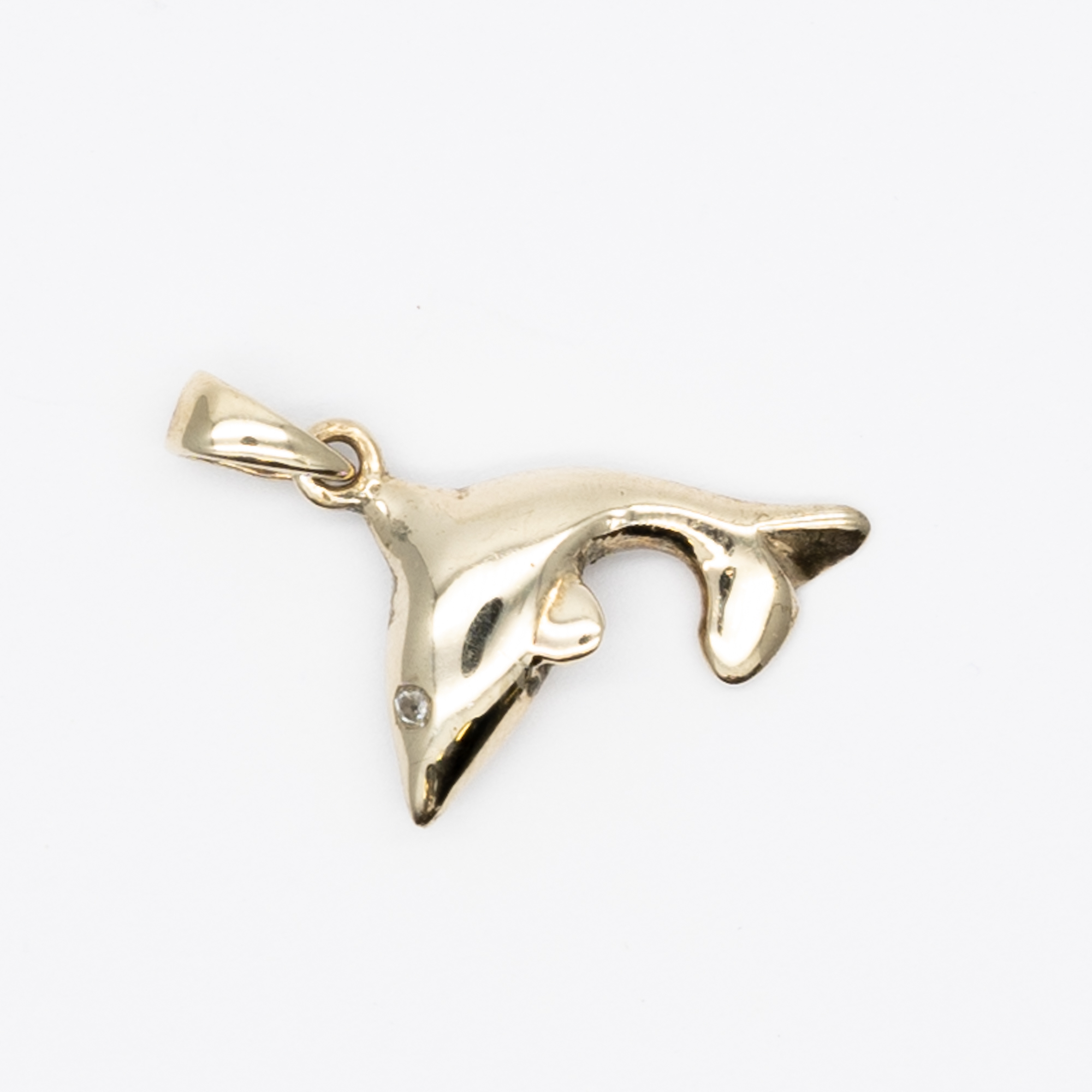 A 9ct yellow gold dolphin pendant