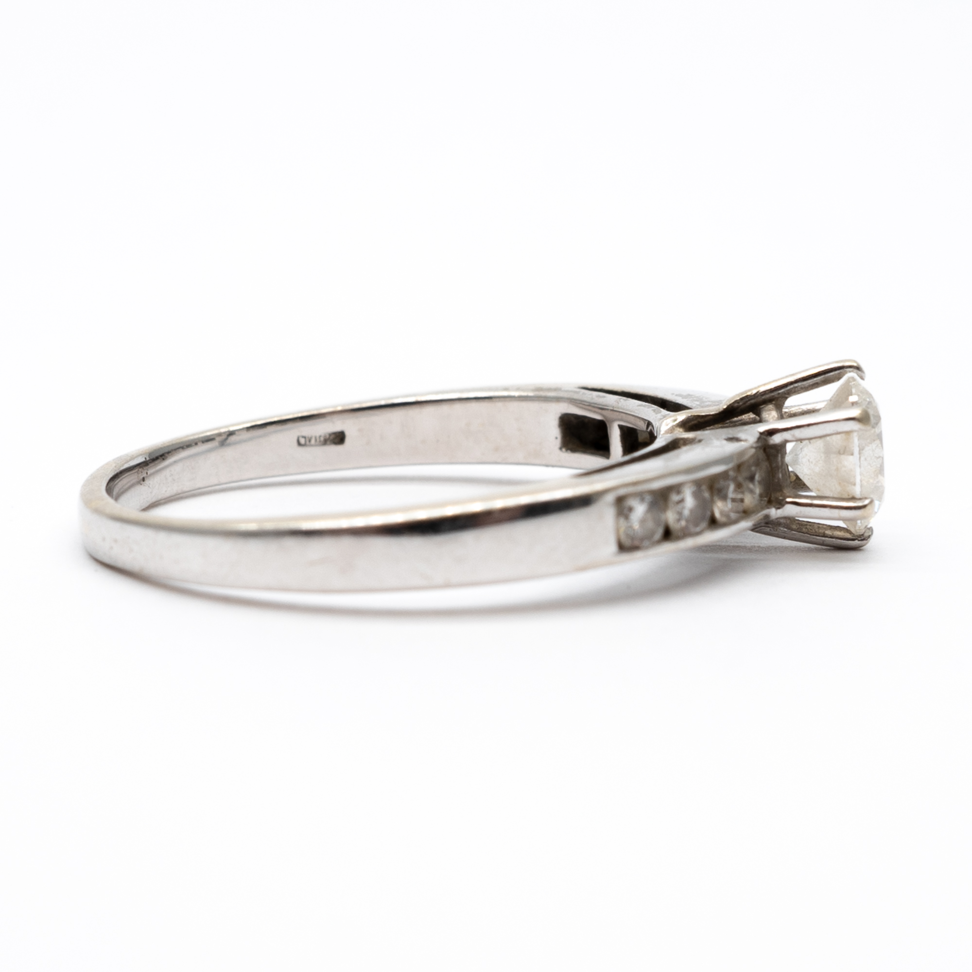 An 18ct white gold single solitaire ring - Image 2 of 6