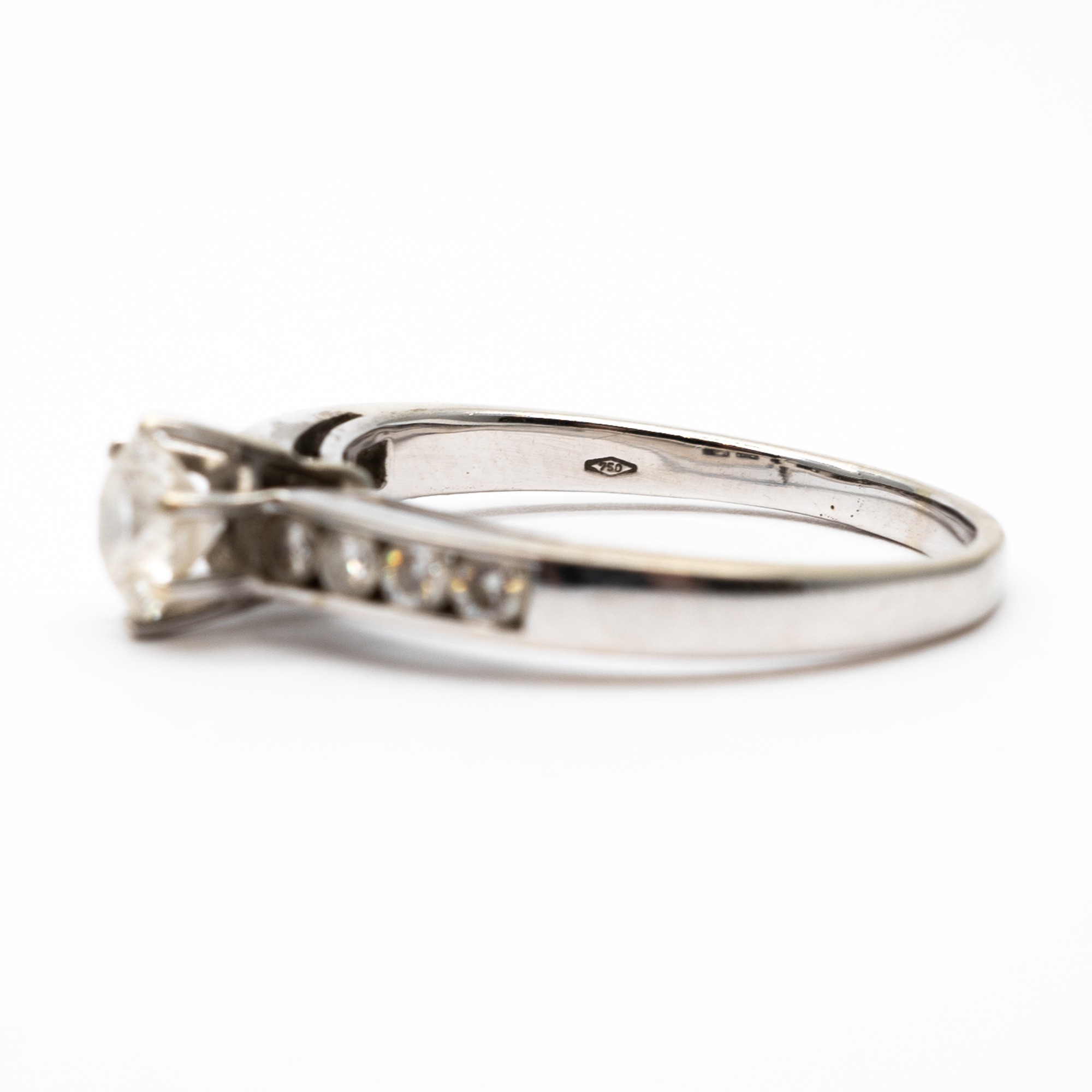 An 18ct white gold single solitaire ring - Image 4 of 6