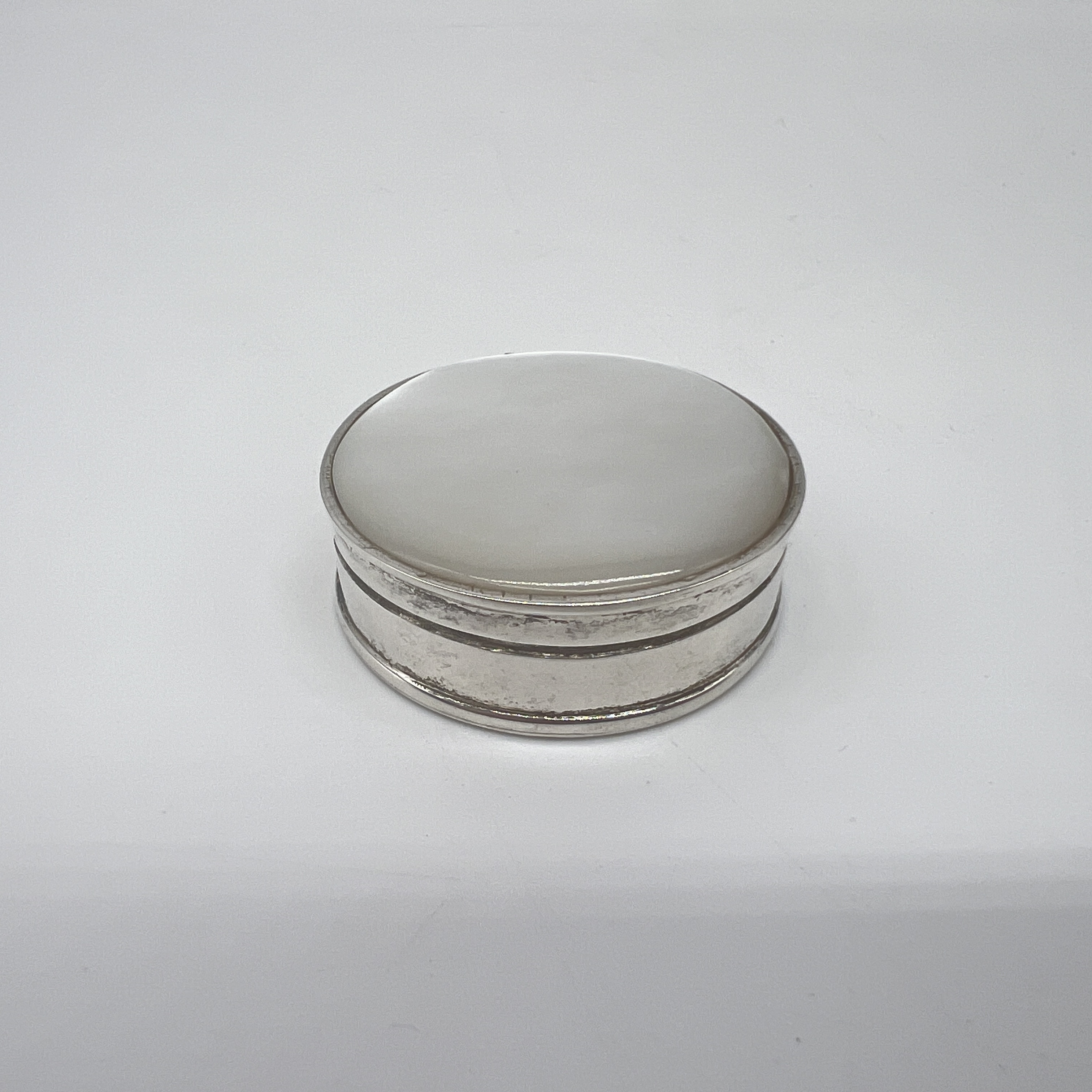 A Douglas Pell silver and mother of pearl pill box - Image 2 of 4