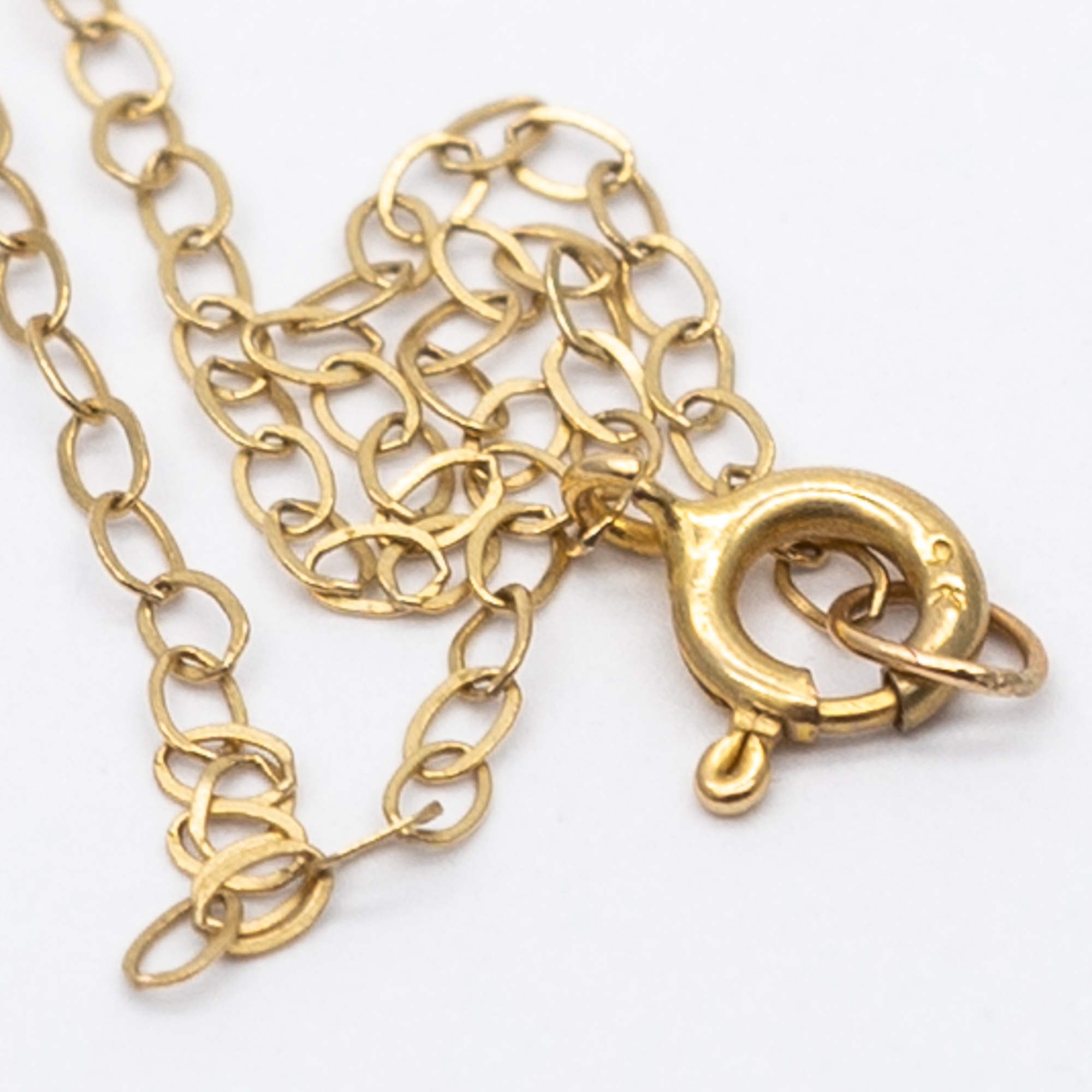 A 9ct yellow gold pendant and chain - Image 3 of 3