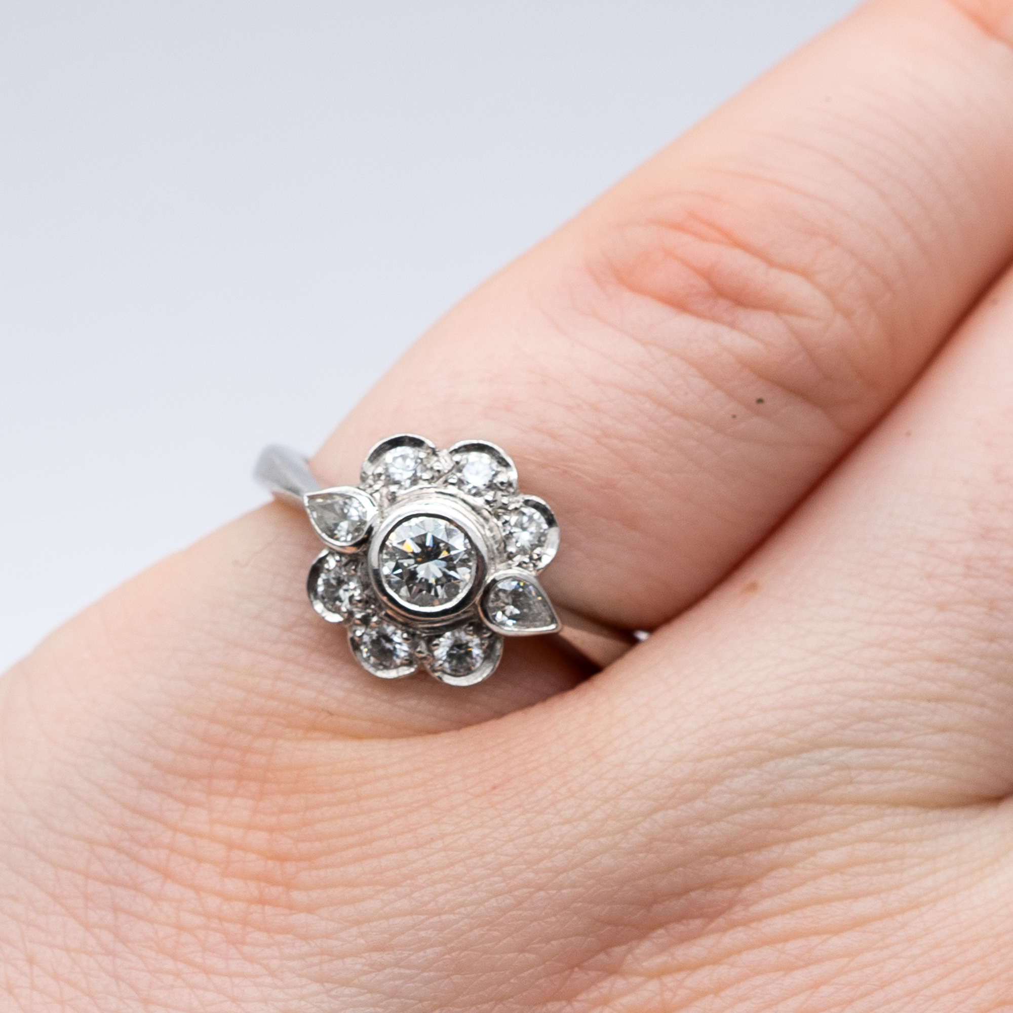 A platinum diamond cluster ring - Image 4 of 5