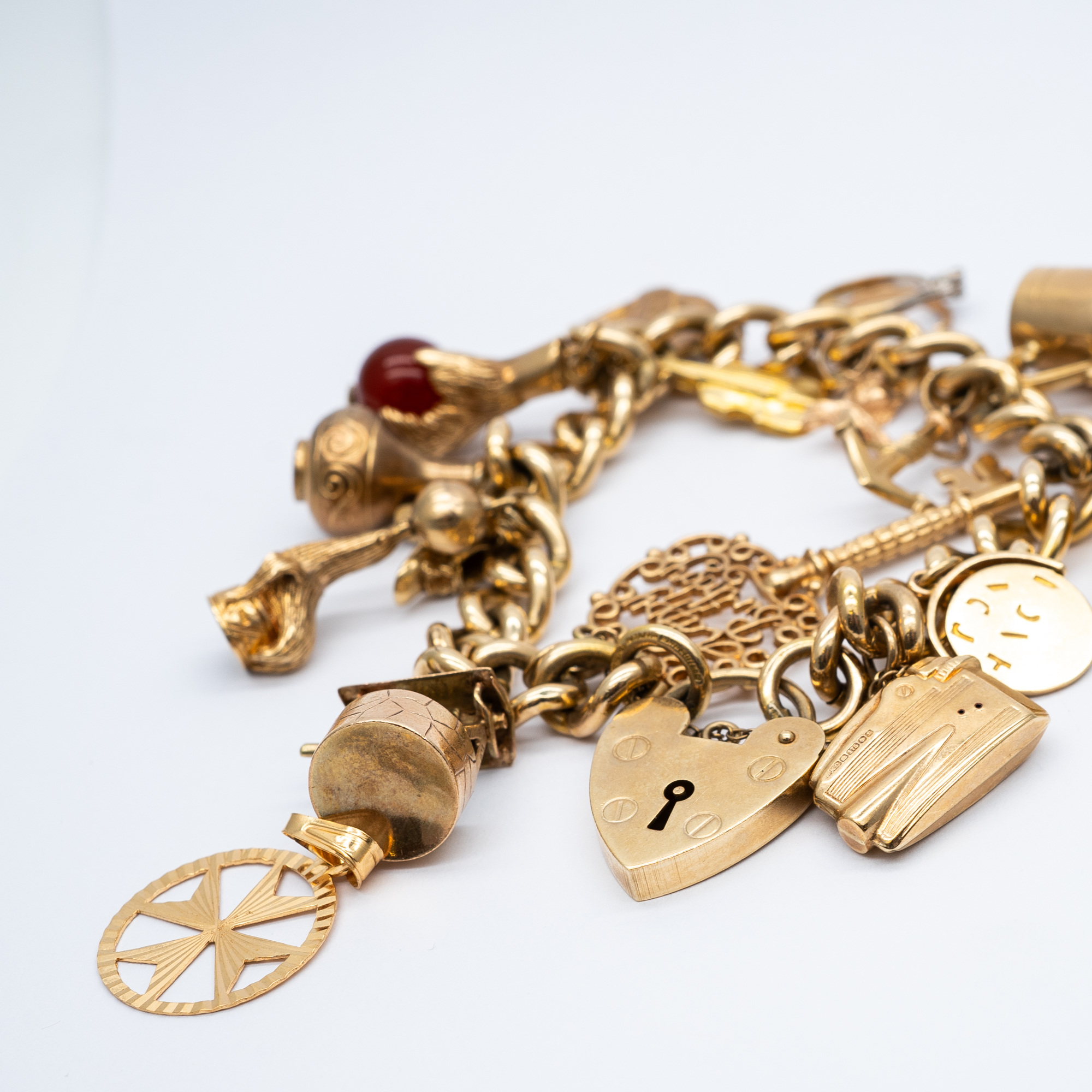 A 9ct yellow gold charm bracelet - Image 3 of 8