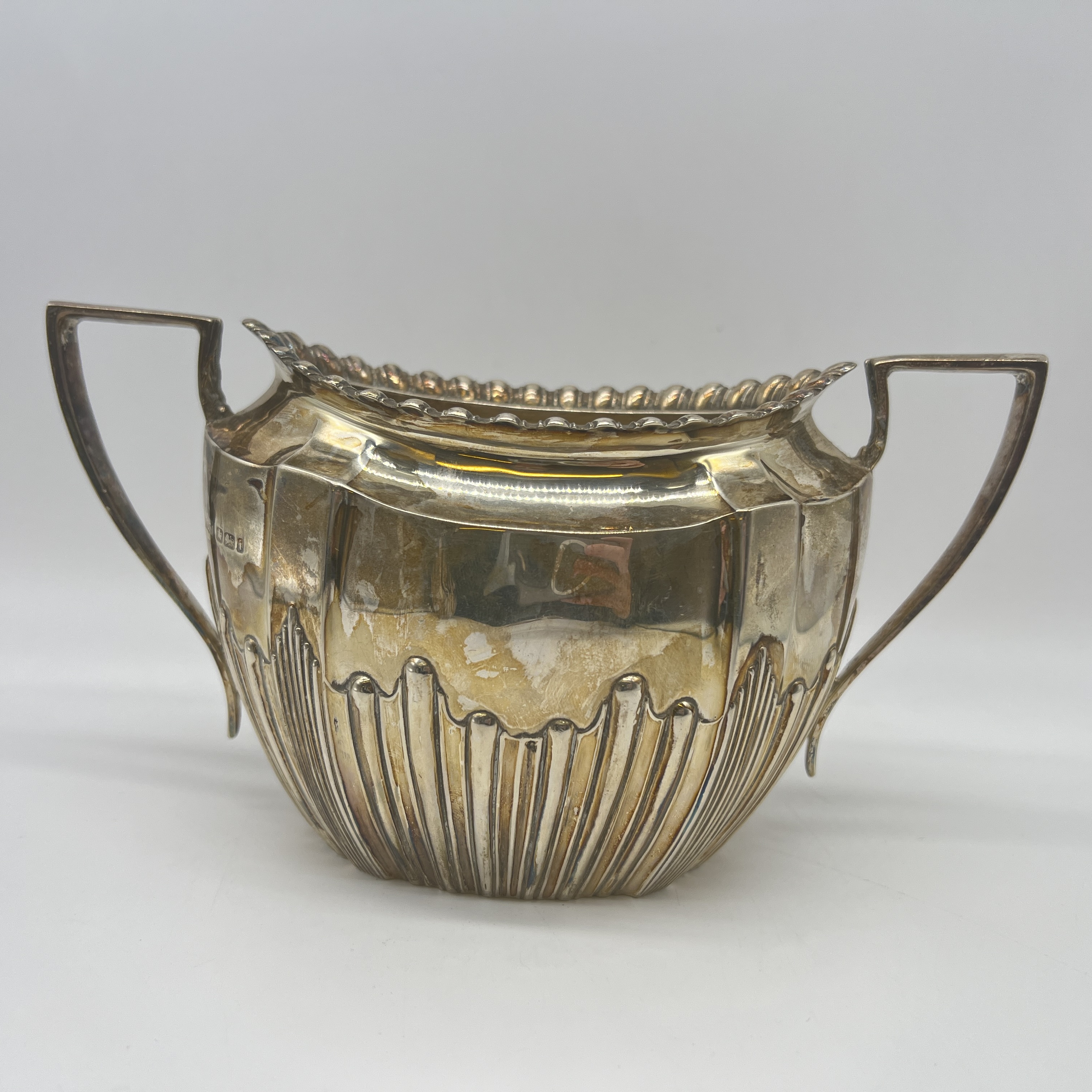 A silver teaset - Image 4 of 9