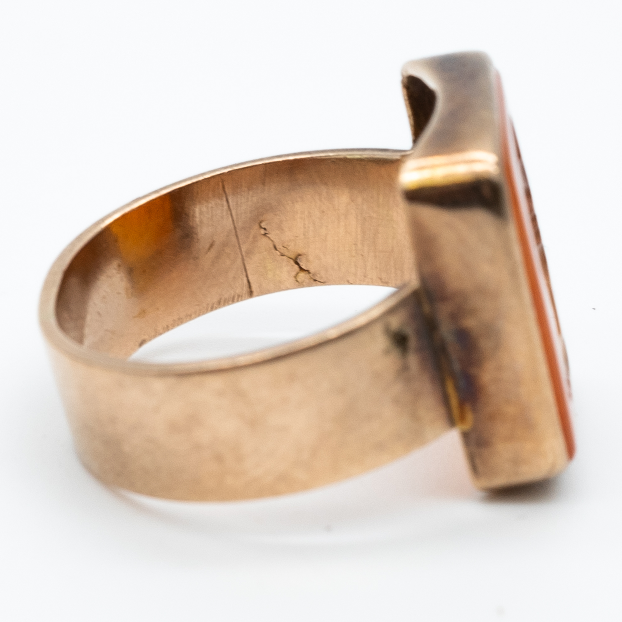 A vintage 9ct yellow gold cornelian gents dress ring - Image 3 of 4