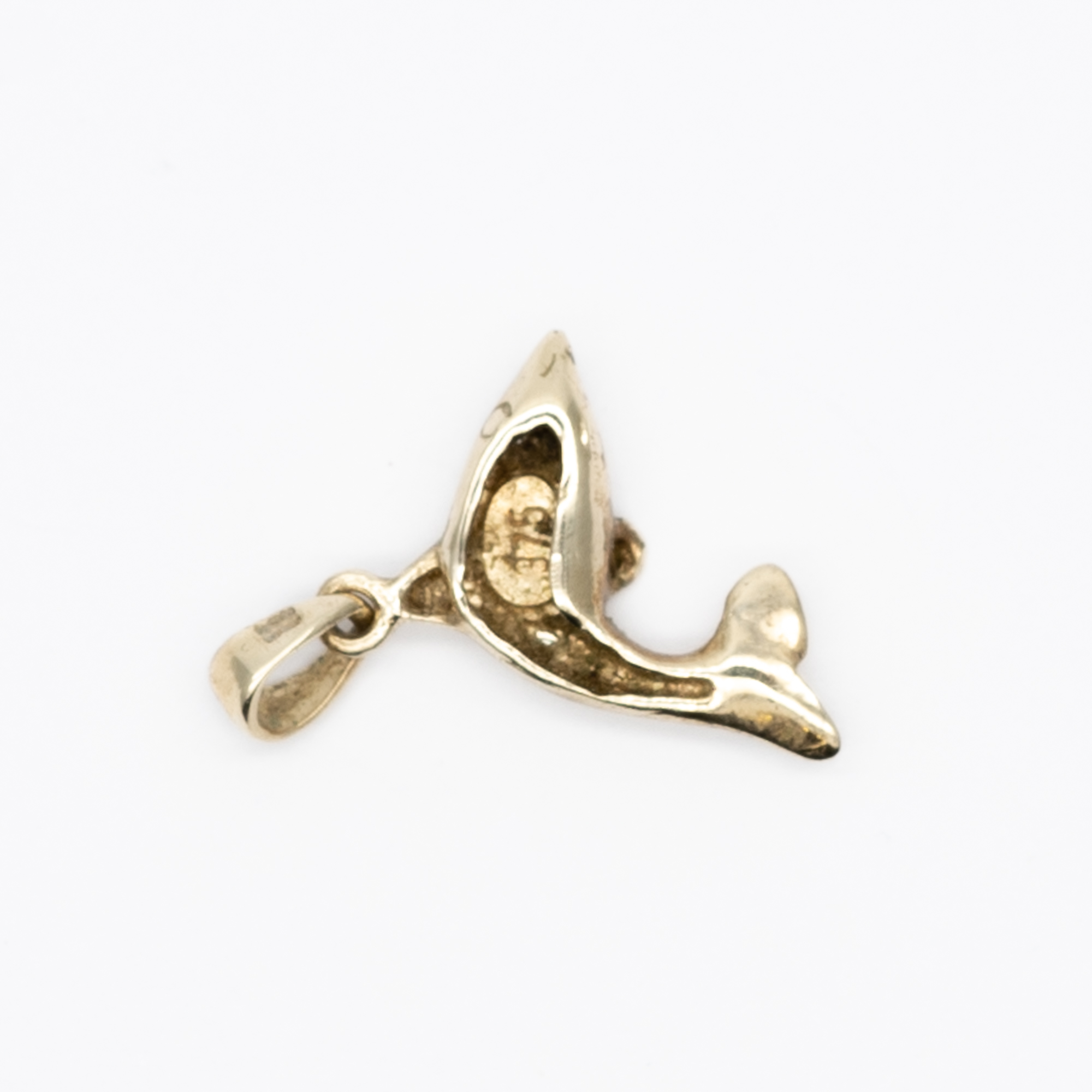 A 9ct yellow gold dolphin pendant - Image 2 of 4