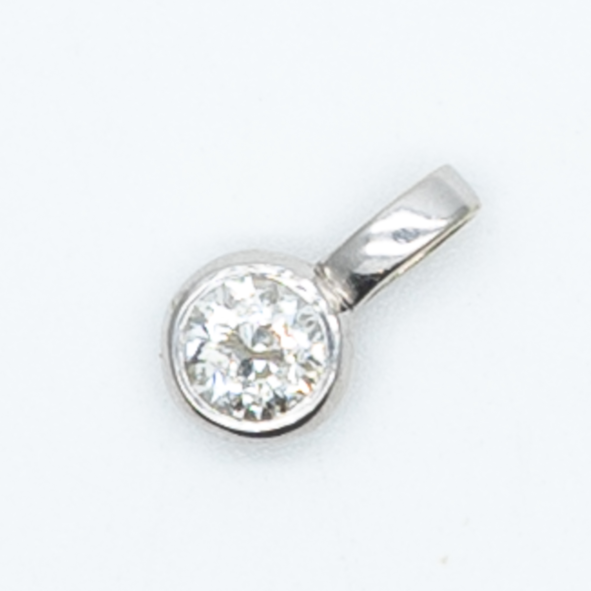 A 9ct white gold diamond pendant - Image 2 of 3