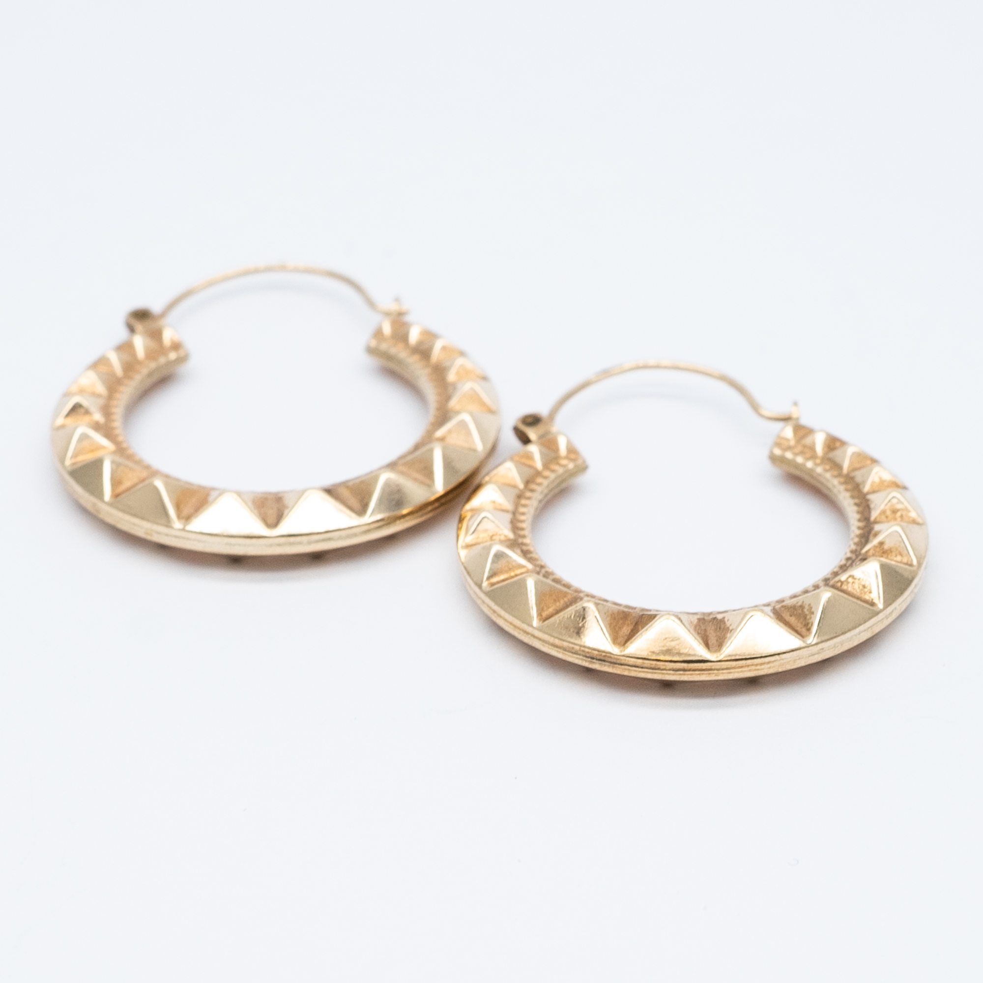A pair of 9ct yellow gold pyramid cut earrings - Image 2 of 4