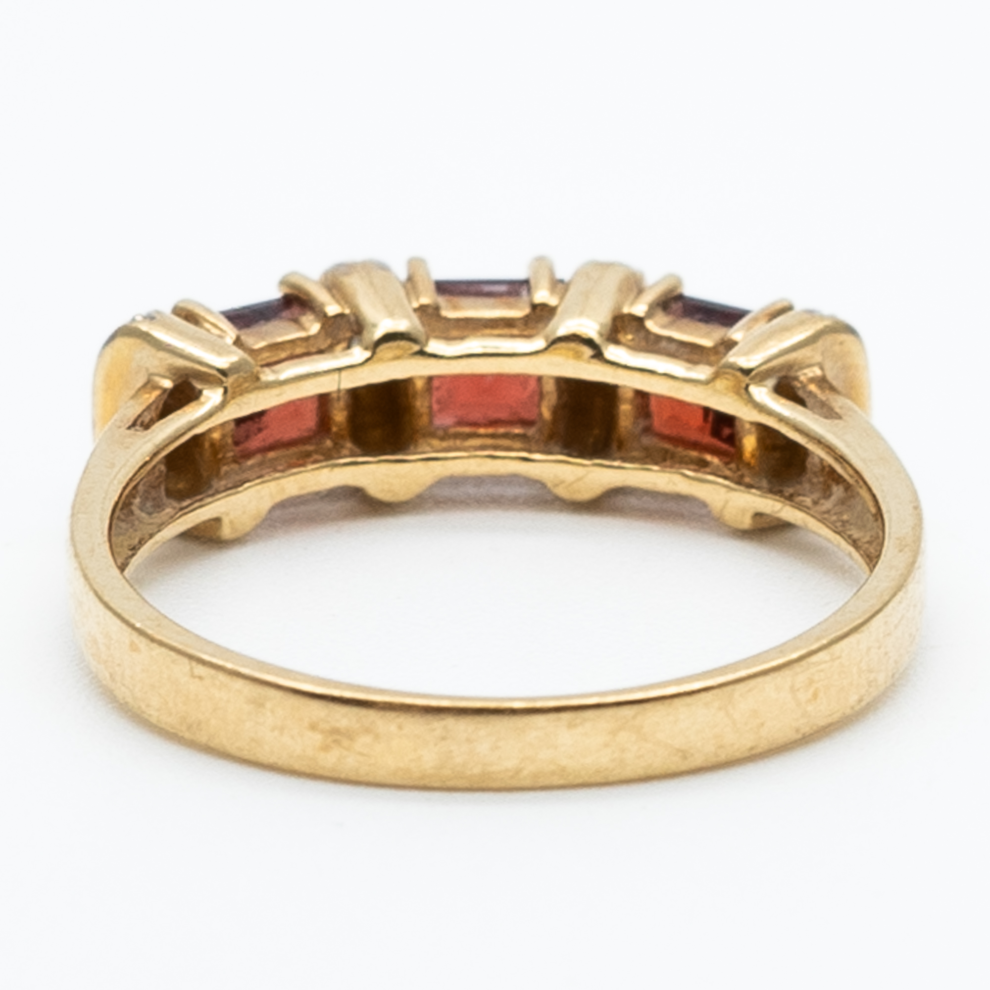 A 9ct yellow gold garnet and diamond dress ring - Image 2 of 4