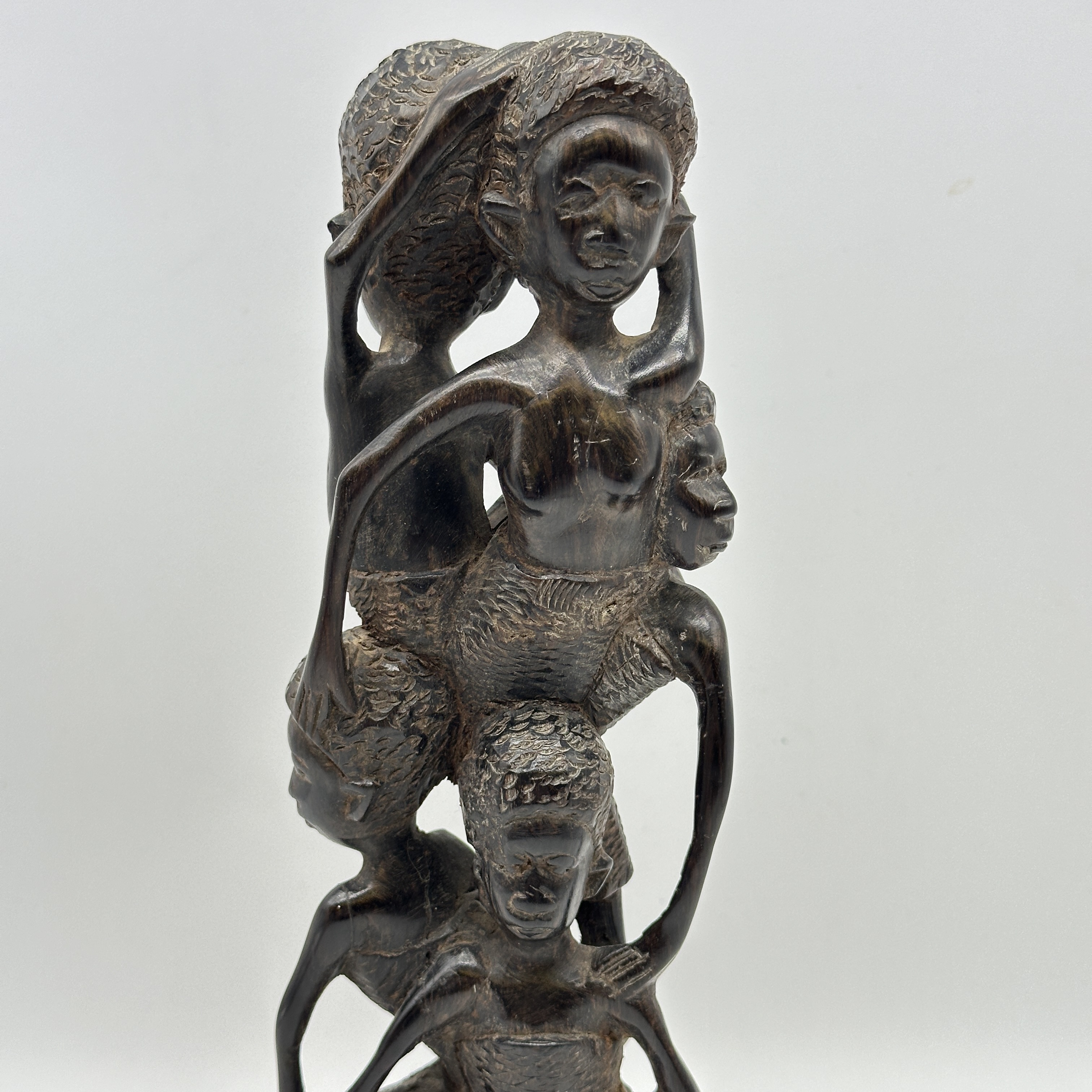 A vintage African carved figure - Image 3 of 6