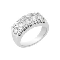 An 18ct white gold diamond cluster ring