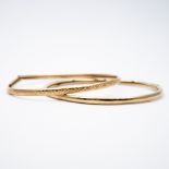 2x 9ct yellow gold bangles