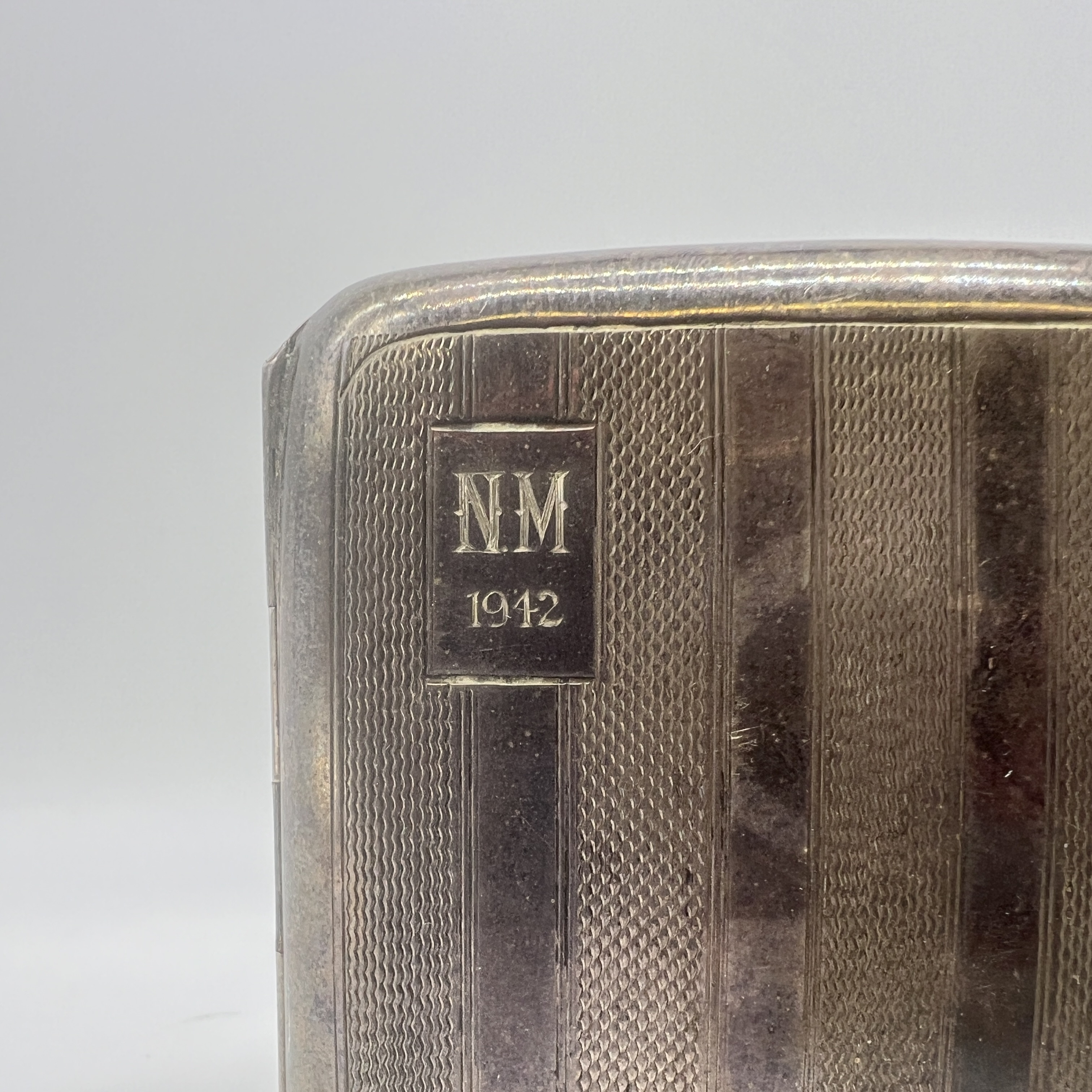 A silver cigarette case - Image 2 of 5