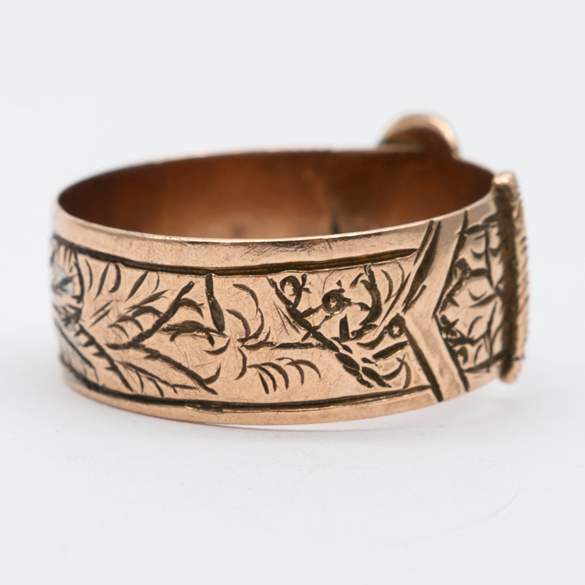 A 9ct rose gold fancy buckle ring - Image 2 of 5