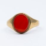 A 9ct yellow gold cornelian stone set signet ring