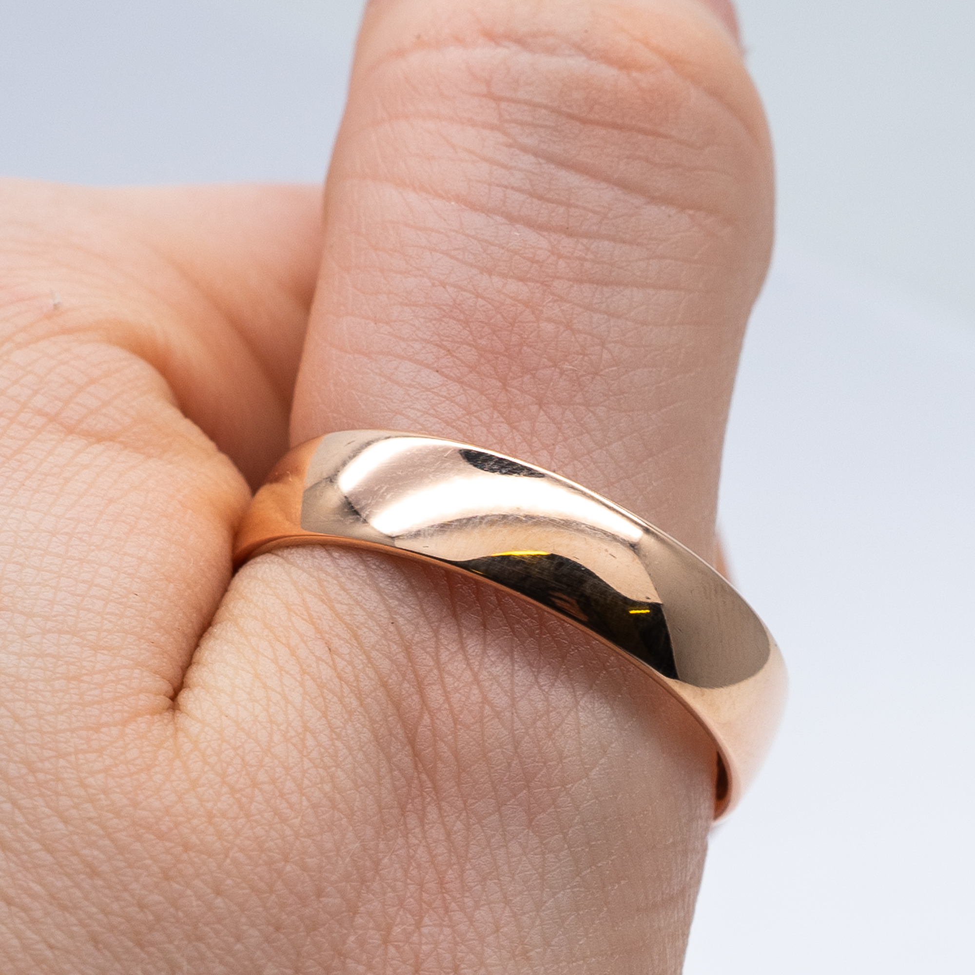 A D shaped 9ct rose gold wedding band - Image 3 of 3