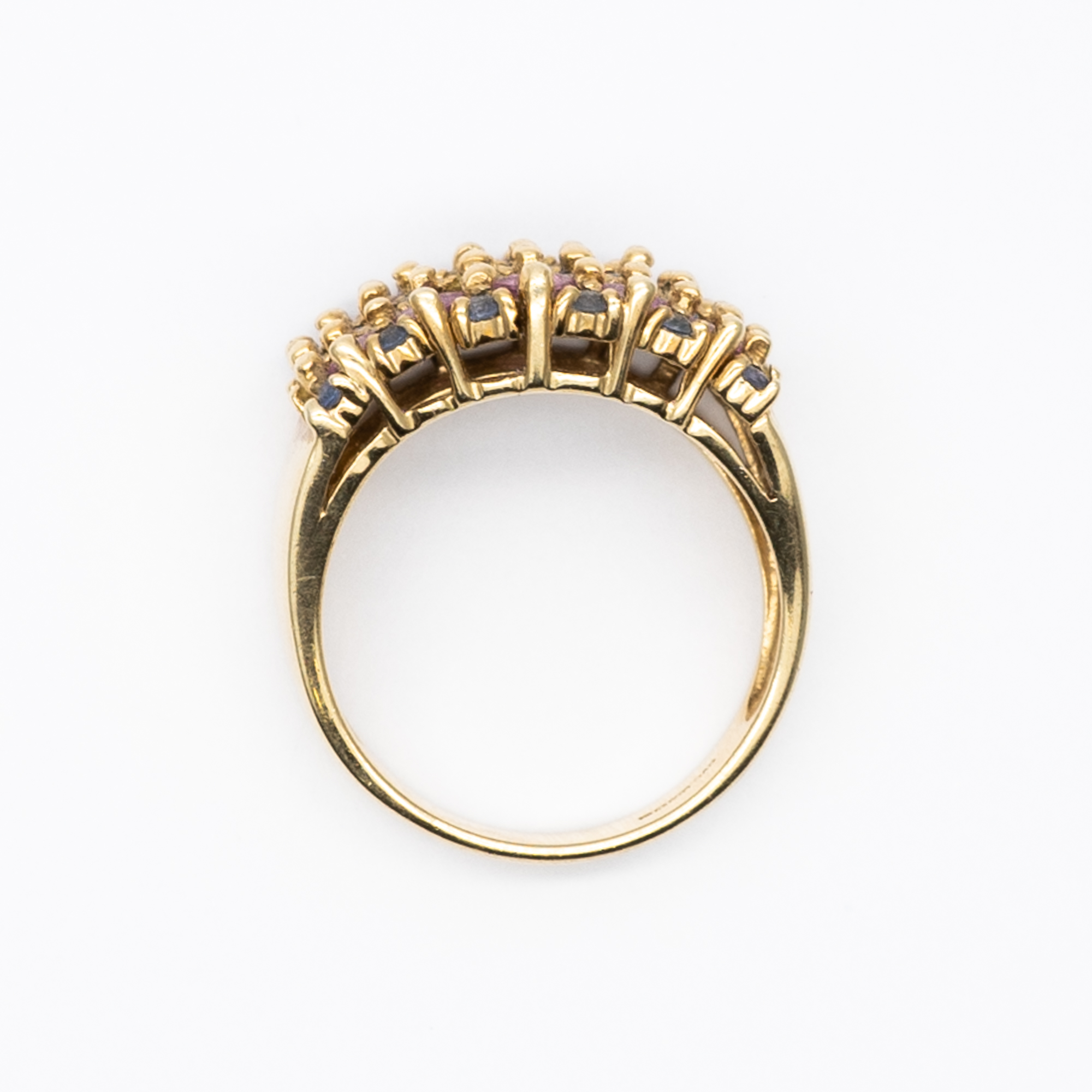 A 9ct yellow gold mixed sapphires dress ring - Image 4 of 5