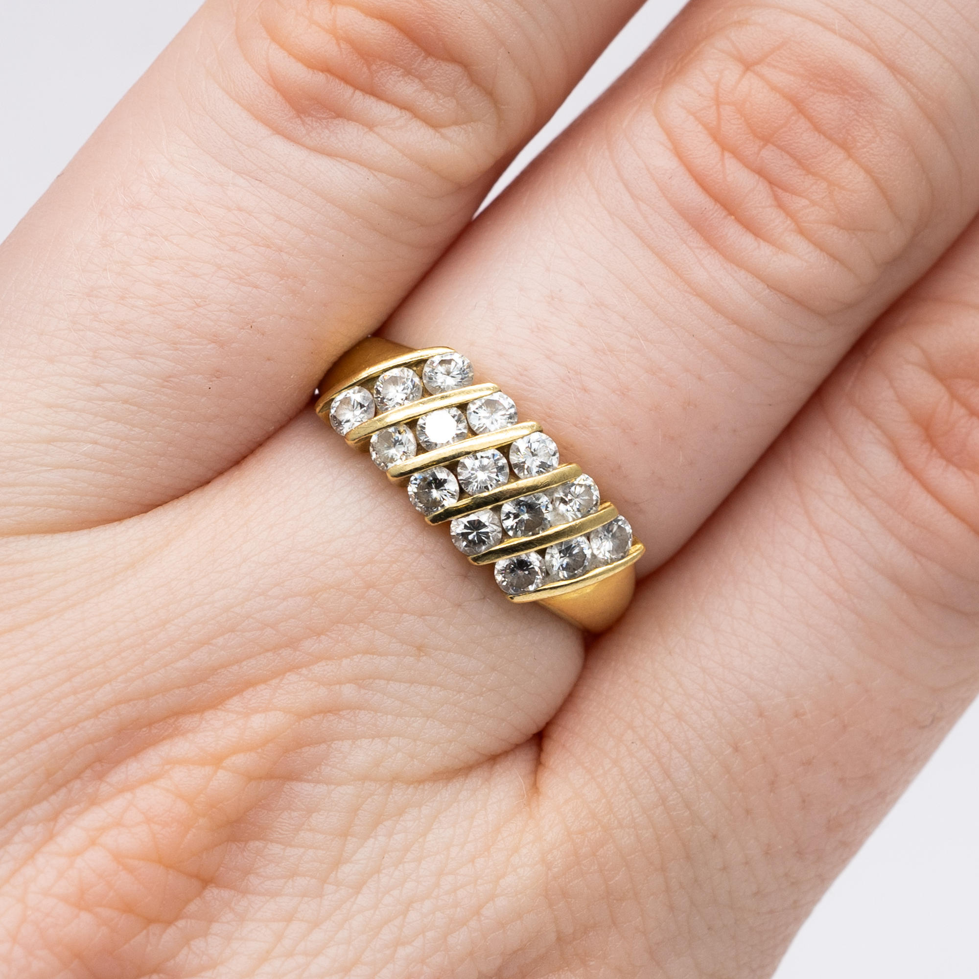 An 18ct yellow gold diamond ring - Image 5 of 6