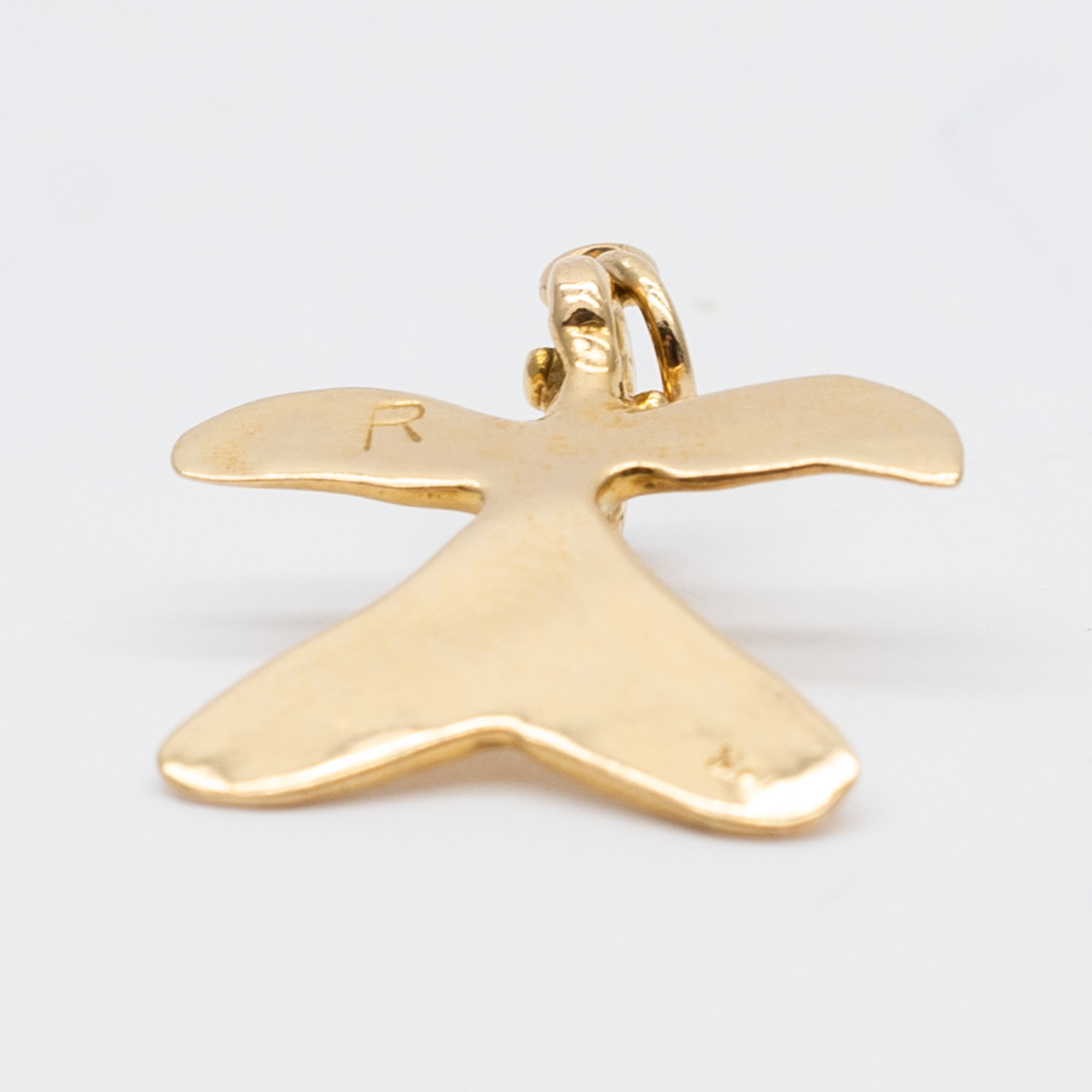 A 9ct yellow gold totum pole charm - Image 2 of 3