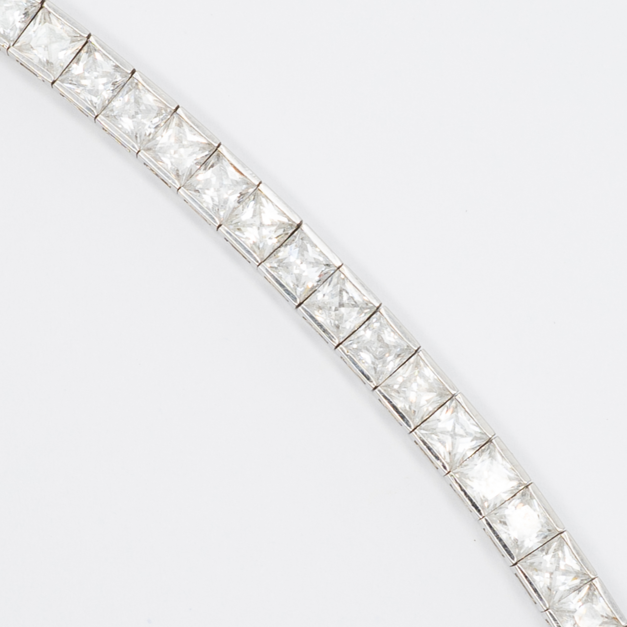 A 9ct white gold cz bracelet