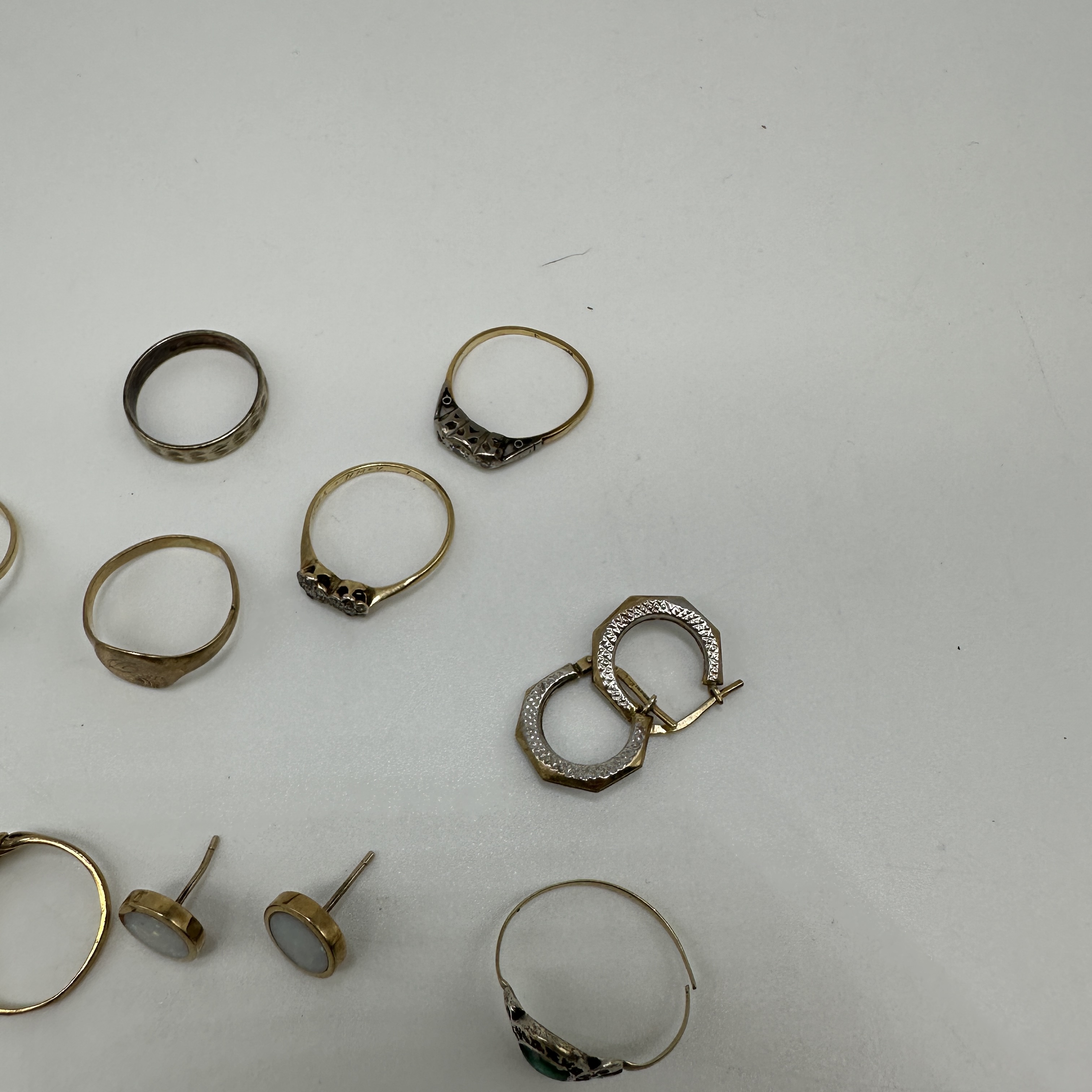 A selection of 9ct yellow gold jewellery - Image 6 of 7