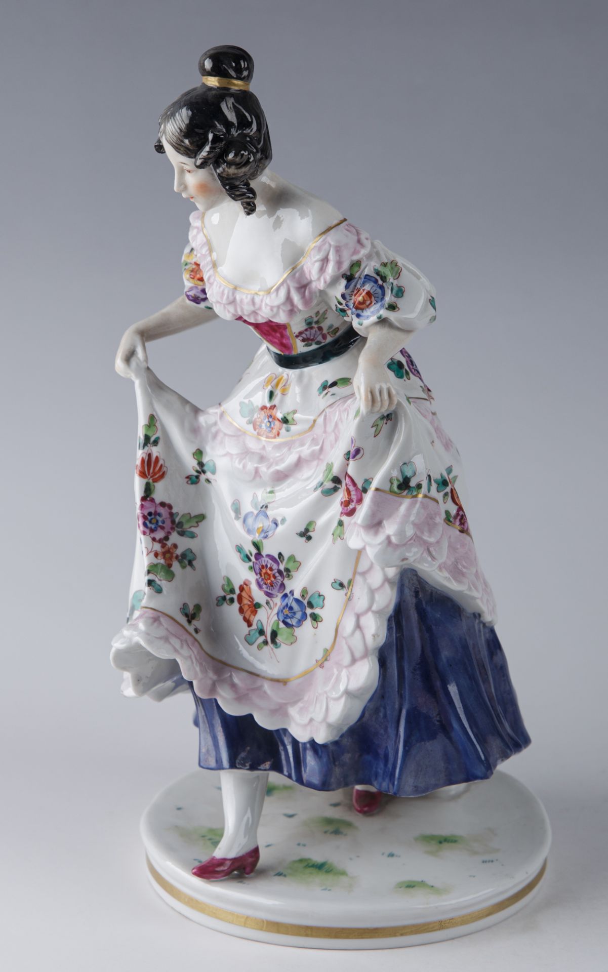 Ihr Kleid anhebende Tänzerin, Porzellanmanufaktur Ernst Bohne Söhne, Rudolstadt, 2. H. 19. Jh. - Image 2 of 5