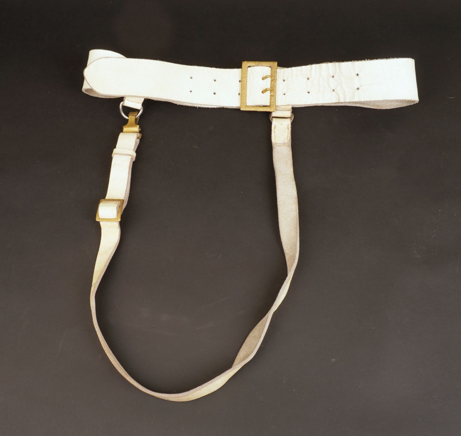 weiße Lederkoppel mit Schulterriemen, ca. 1950er-70er Jahre