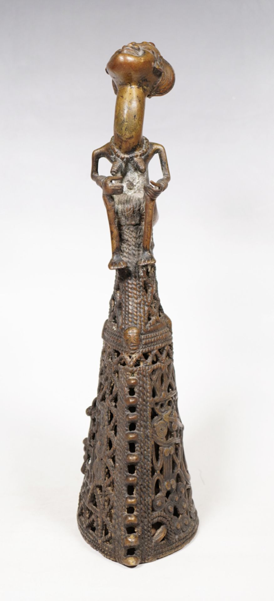 Figur in Glockenform, Volk der Bamum, Kameruner Grasland - Bild 4 aus 9