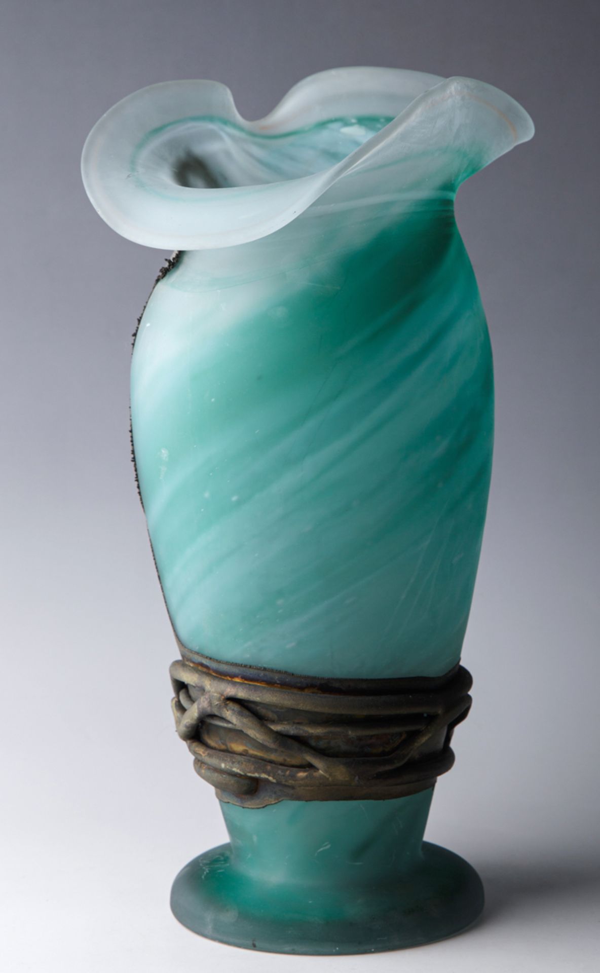 Vase mit Blech Overlay, 2. Hälfte 20. Jh. - Image 2 of 3