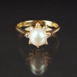 Ring mit Perle und Brillanten, GG 585