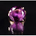 Ring mit violettem Saphir (synthetisch), GG 333