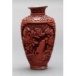 Rotlackvase, China, 2. H. 20. Jh.