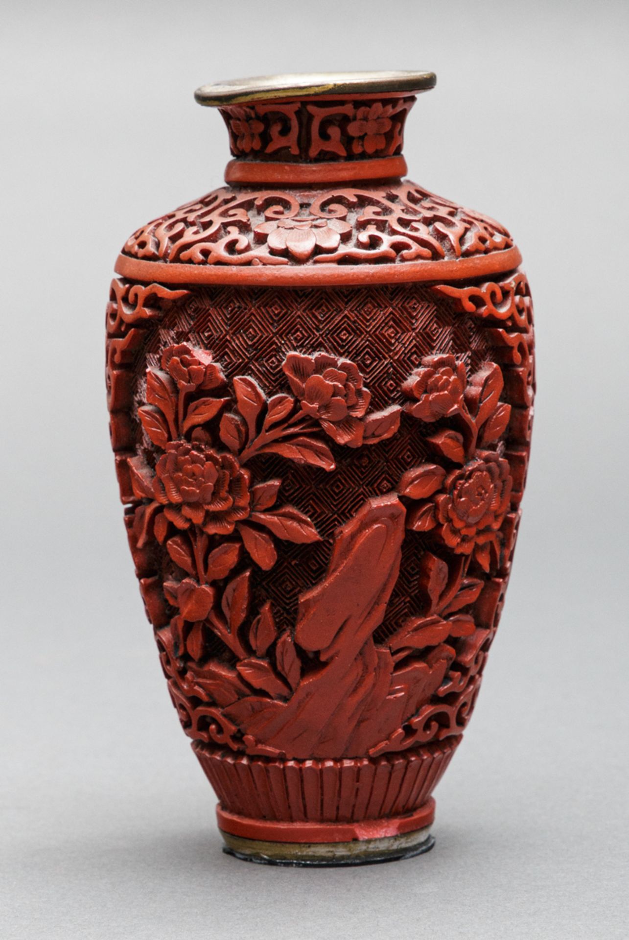 Rotlackvase, China, 2. H. 20. Jh.