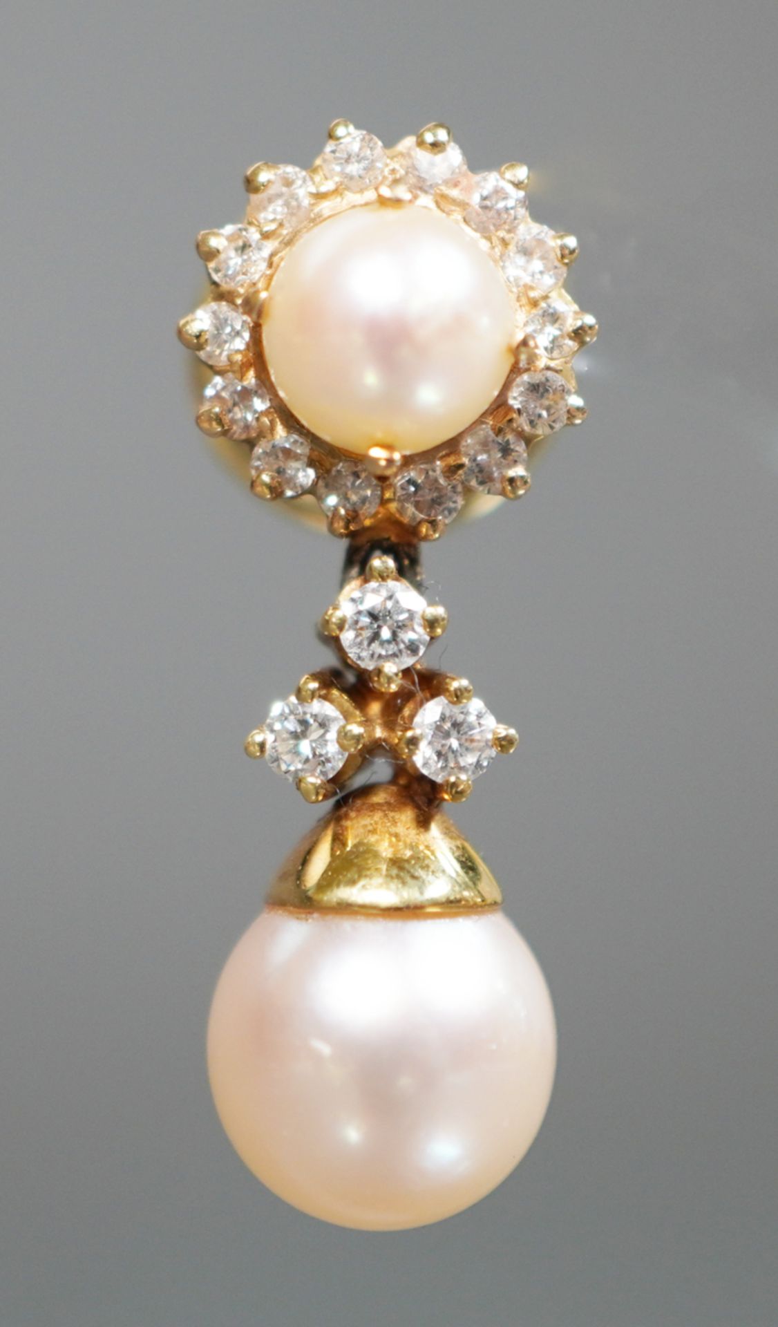 Paar Perlenohrhänger mit Brillantbesatz, GG 585 - Bild 2 aus 2