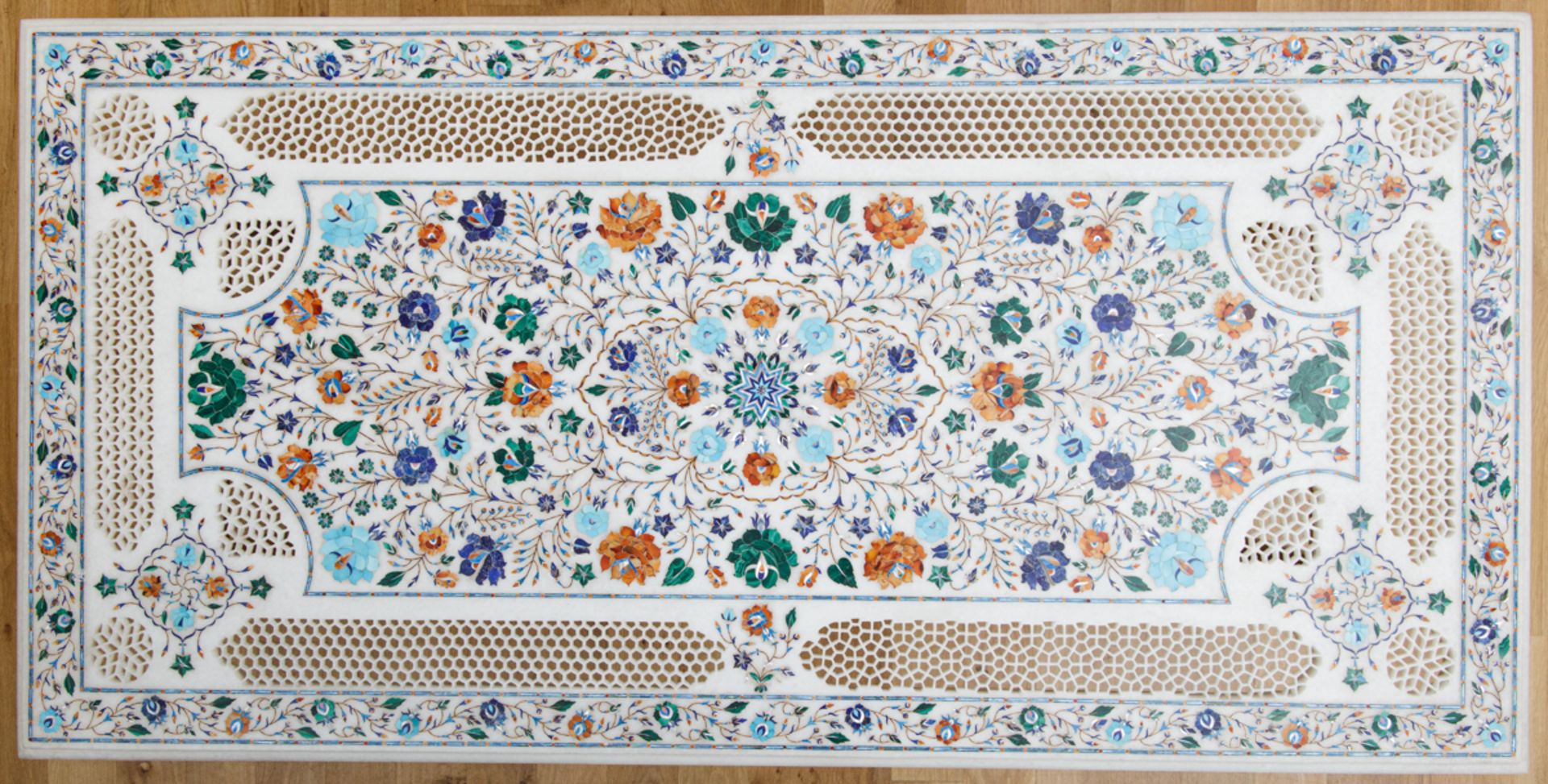 Rechteckiger Intarsien-Tisch, Indien, 20. Jh. - Image 2 of 2