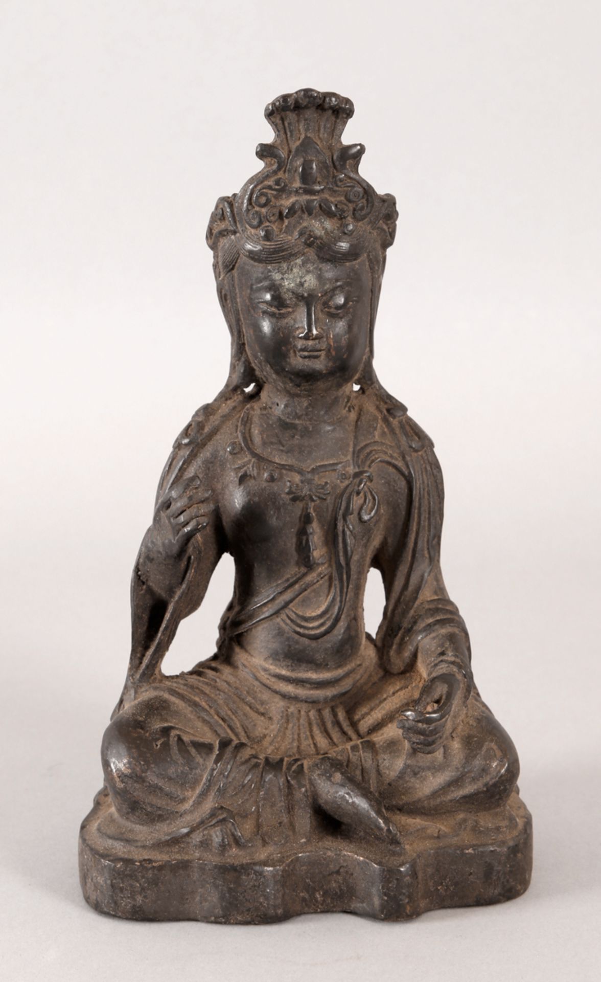 Guanyin in meditativer Sitzhaltung, Bronze, wohl 19. Jh.