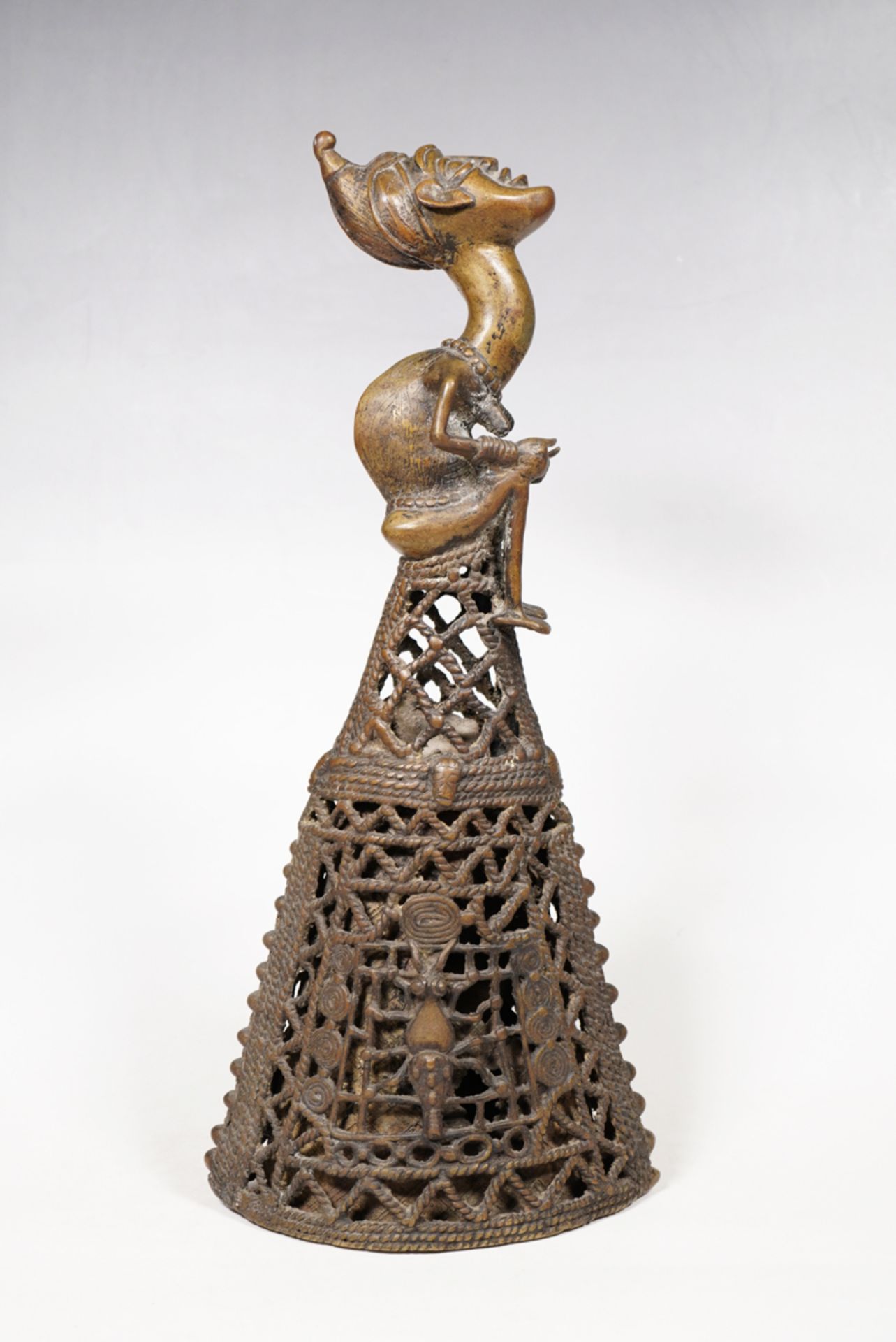 Figur in Glockenform, Volk der Bamum, Kameruner Grasland