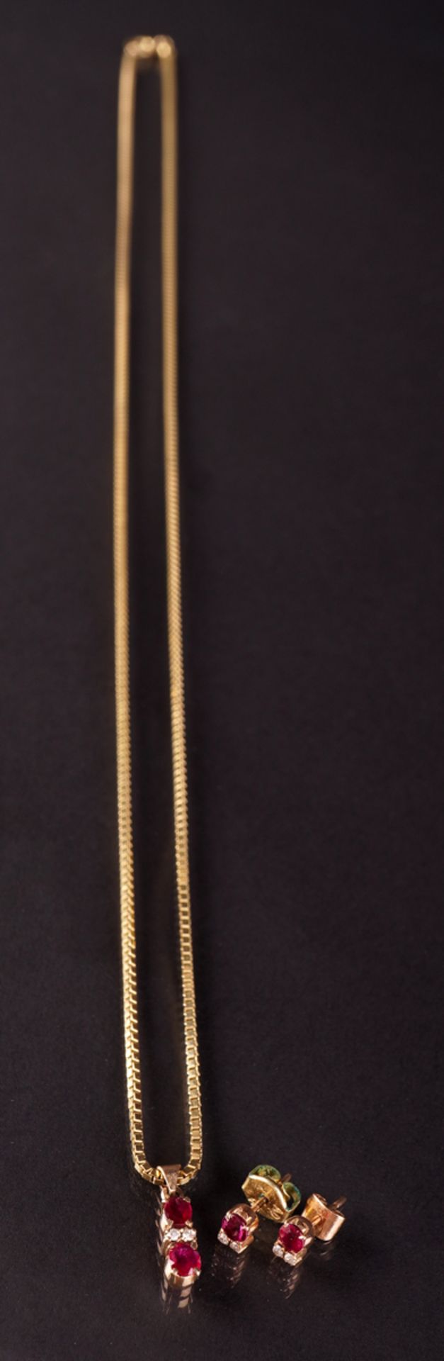 Kette mit Rubinanhänger mit passenden Ohrsteckern, GG 585/333 - Bild 3 aus 5